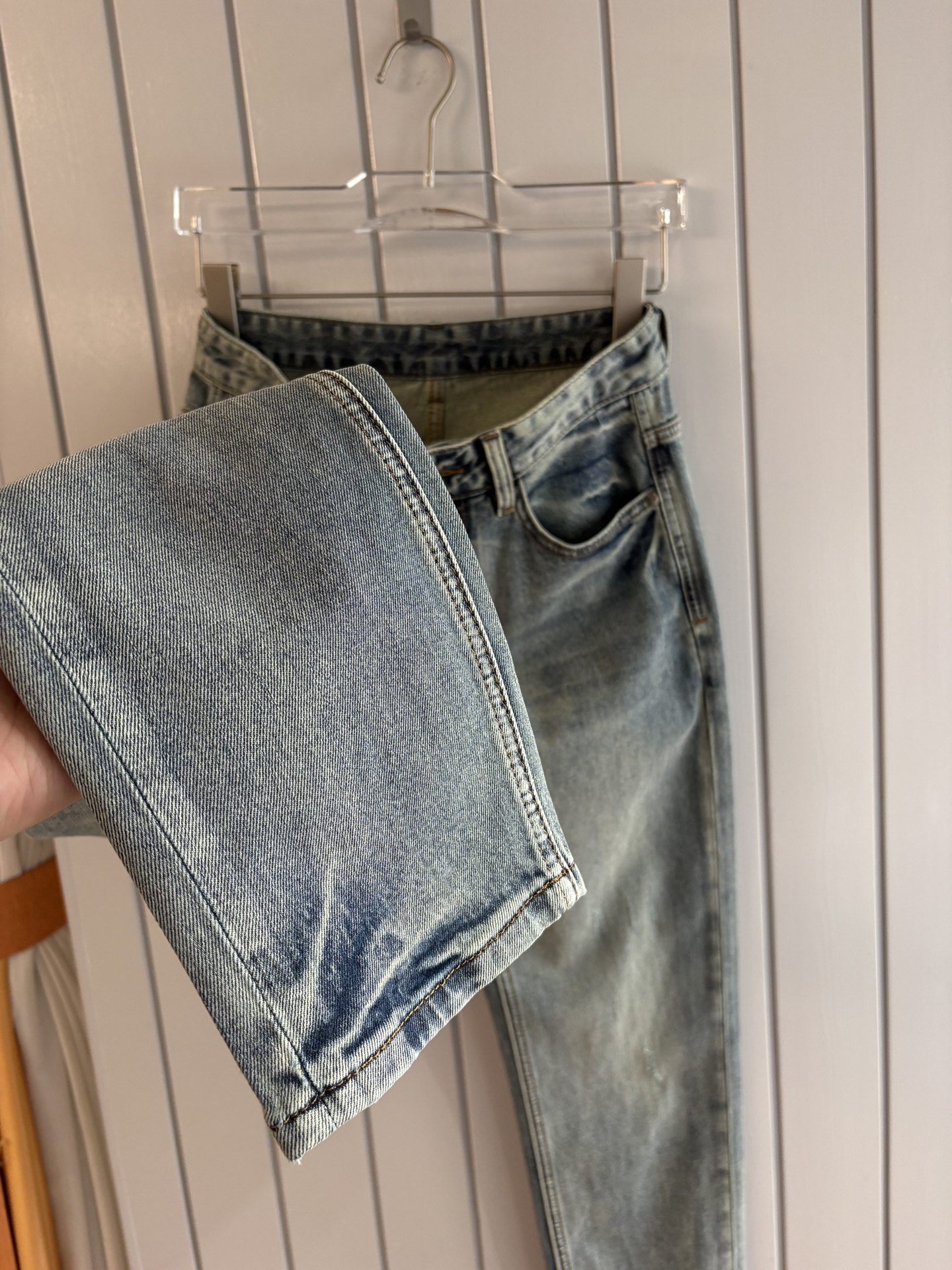 专柜🆕2026春夏设计推荐 热卖牛仔裤🆕柔软亲肤面料 奢华头层牛皮腰牌 经典蓝洗水 专柜限量款 奢华感订