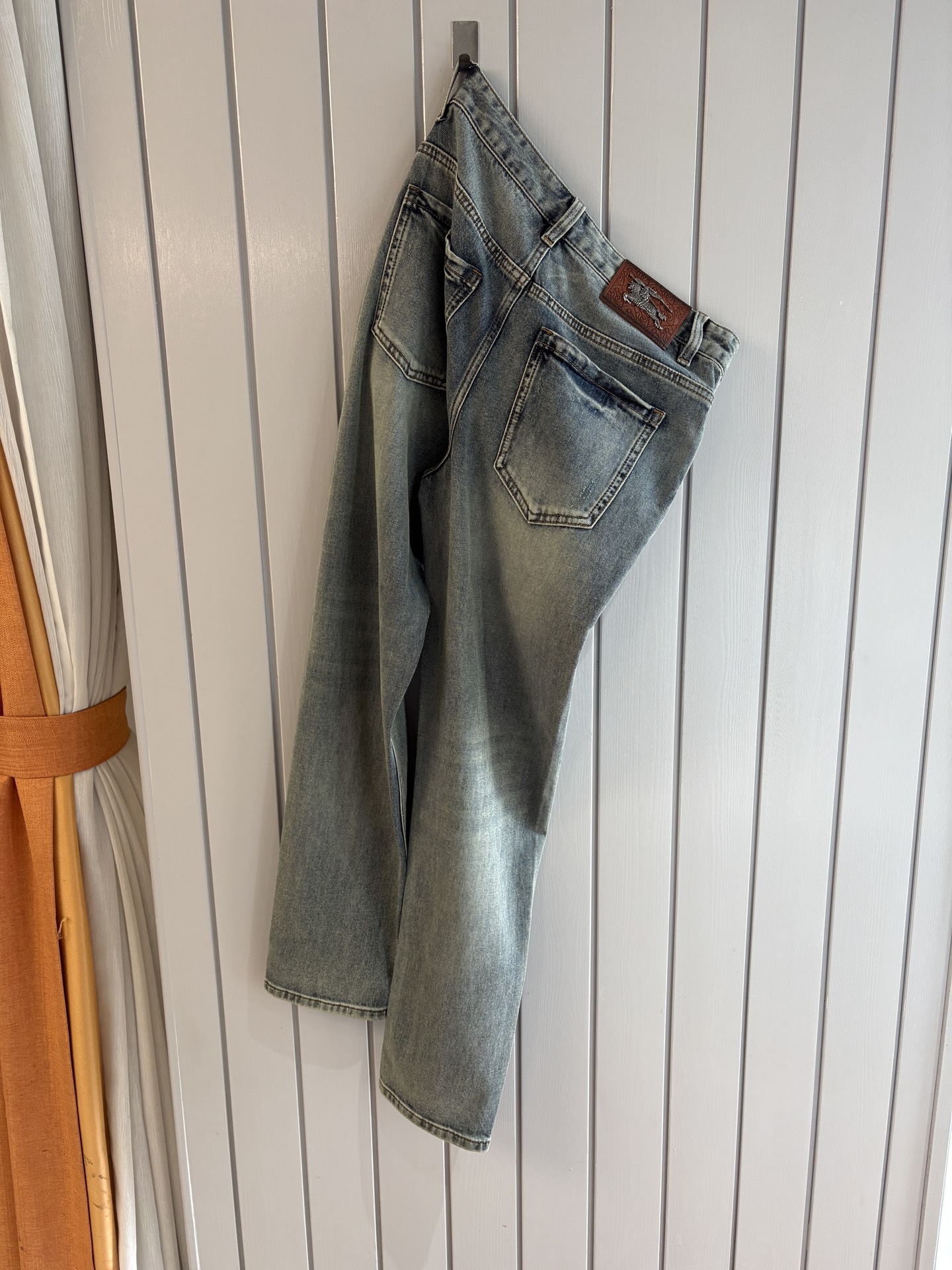 专柜🆕2026春夏设计推荐 热卖牛仔裤🆕柔软亲肤面料 奢华头层牛皮腰牌 经典蓝洗水 专柜限量款 奢华感订