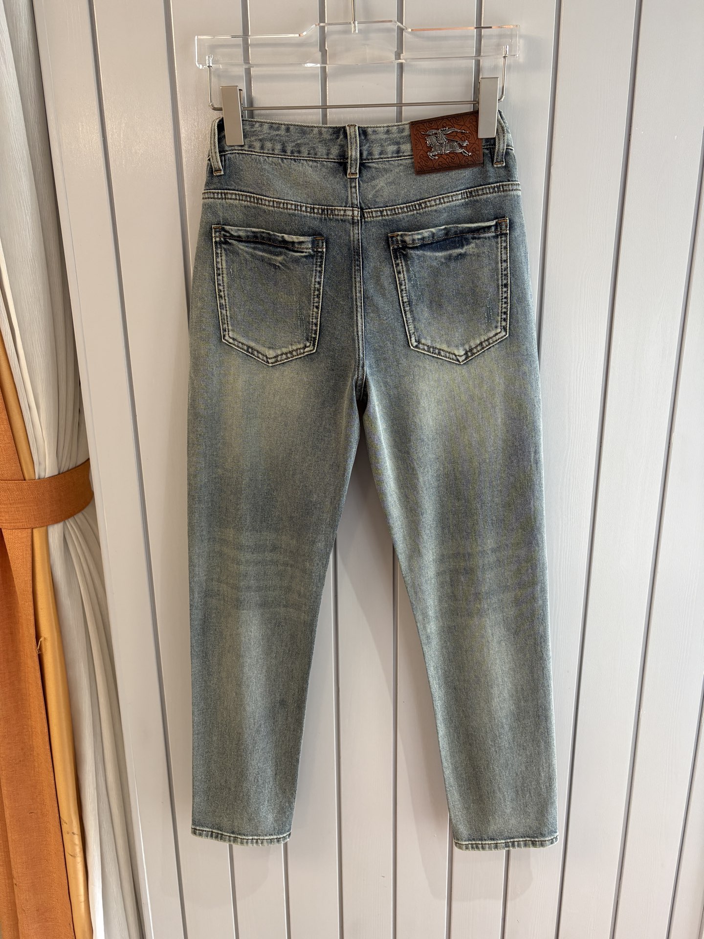 专柜🆕2026春夏设计推荐 热卖牛仔裤🆕柔软亲肤面料 奢华头层牛皮腰牌 经典蓝洗水 专柜限量款 奢华感订