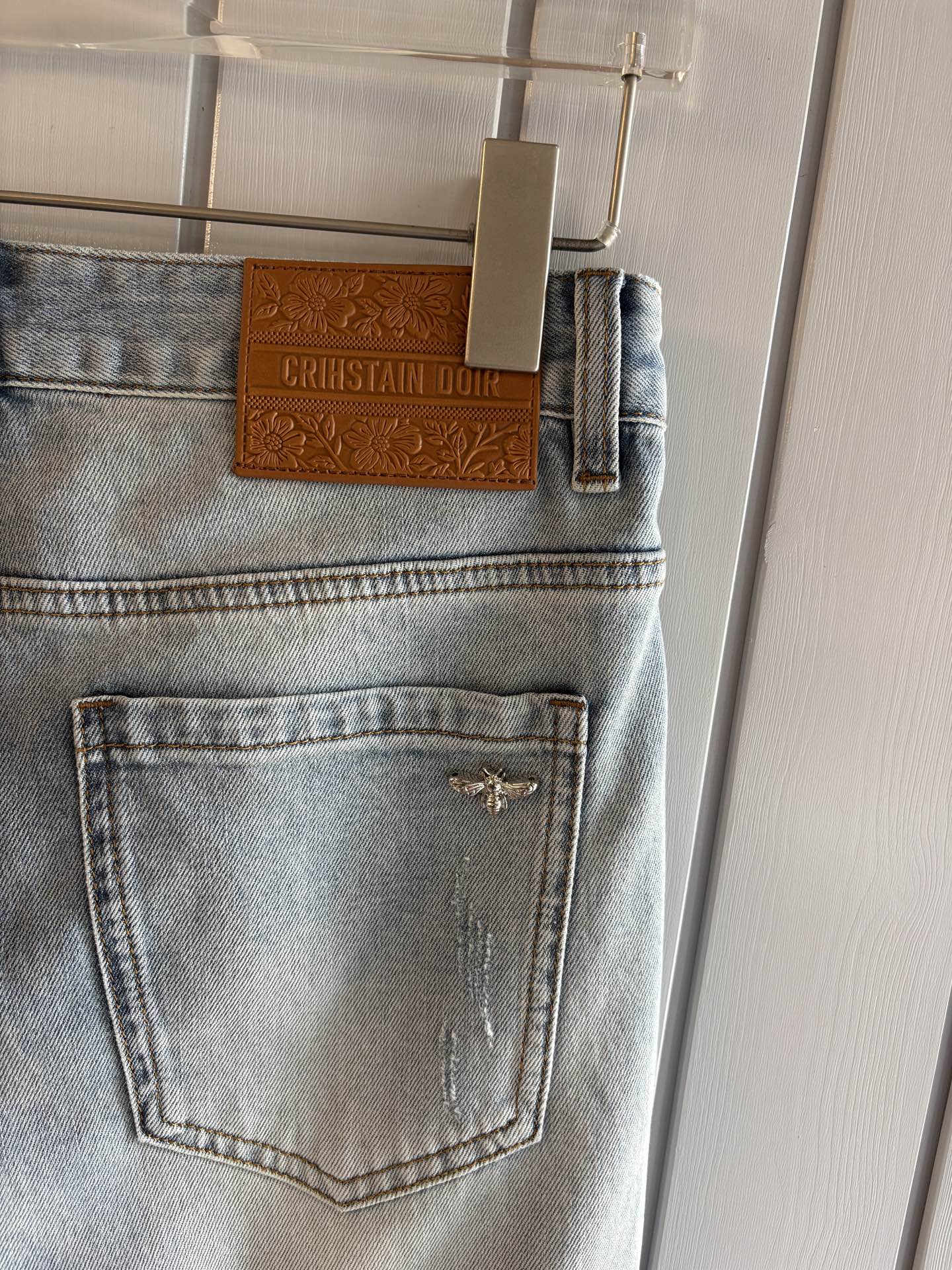 专柜🆕2026春夏设计推荐 热卖牛仔裤🆕柔软亲肤面料 奢华头层牛皮腰牌 经典蓝洗水 专柜限量款 奢华感订