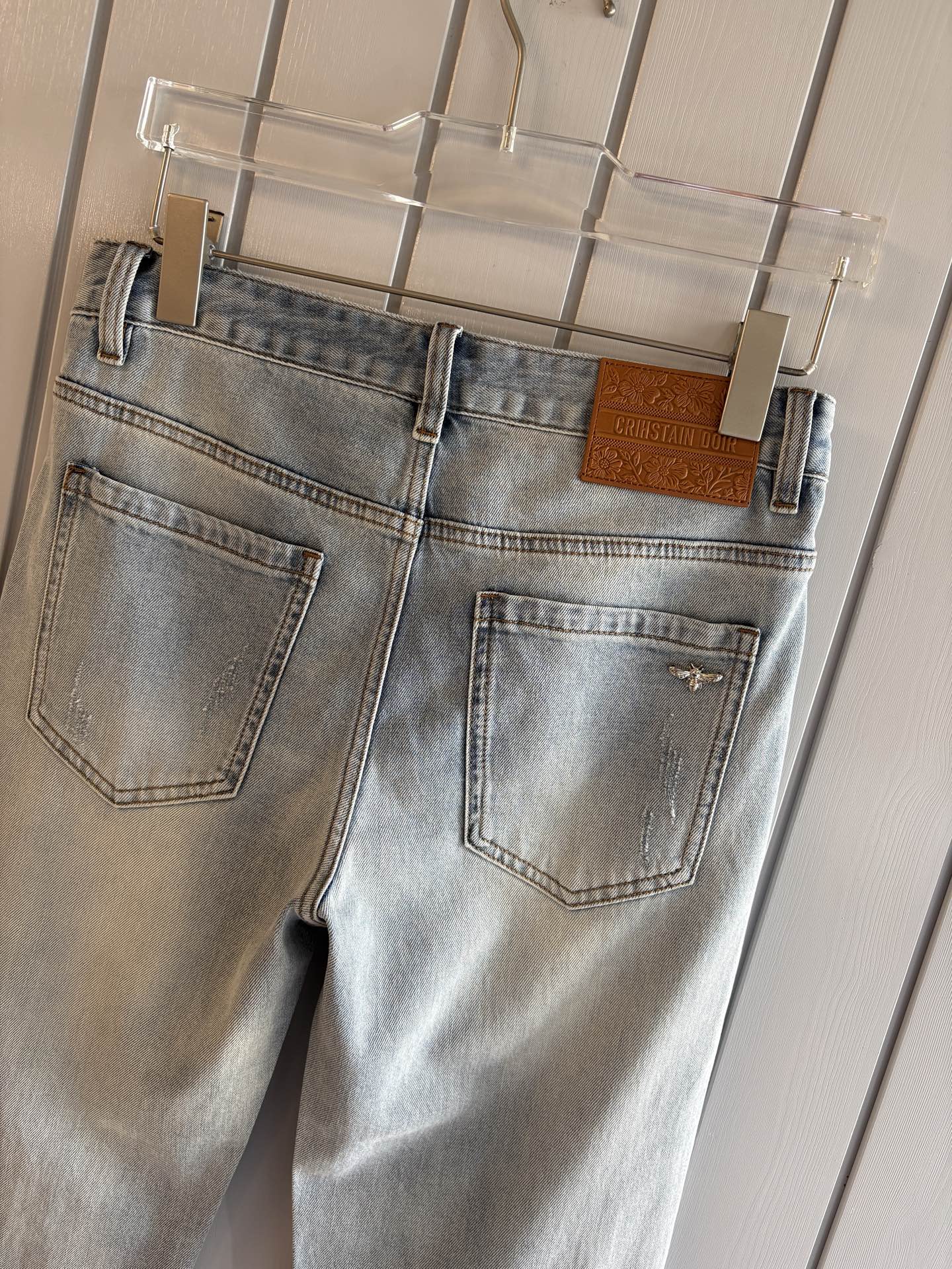 专柜🆕2026春夏设计推荐 热卖牛仔裤🆕柔软亲肤面料 奢华头层牛皮腰牌 经典蓝洗水 专柜限量款 奢华感订