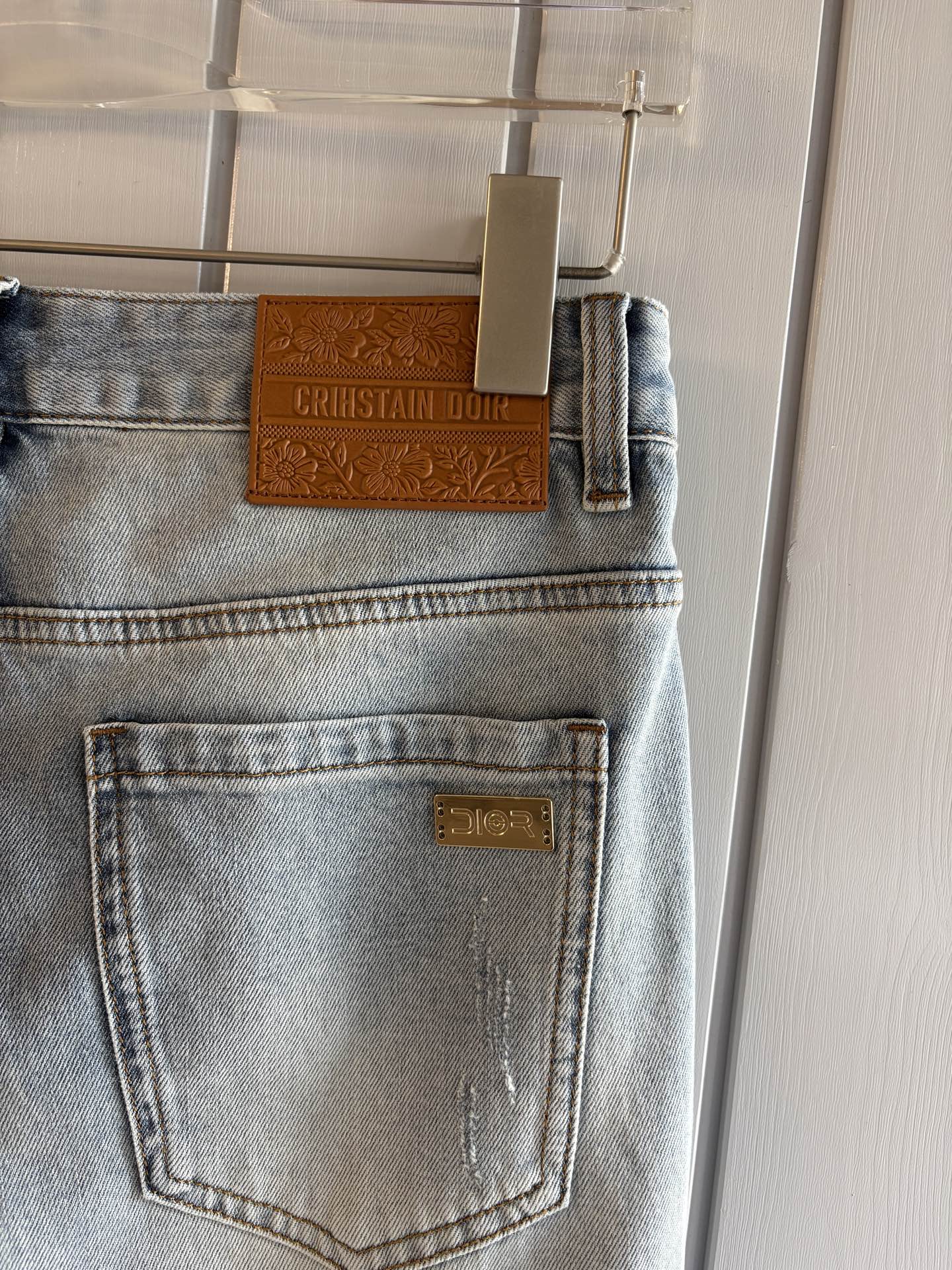 专柜🆕2026春夏设计推荐 热卖牛仔裤🆕柔软亲肤面料 奢华头层牛皮腰牌 经典蓝洗水 专柜限量款 奢华感订