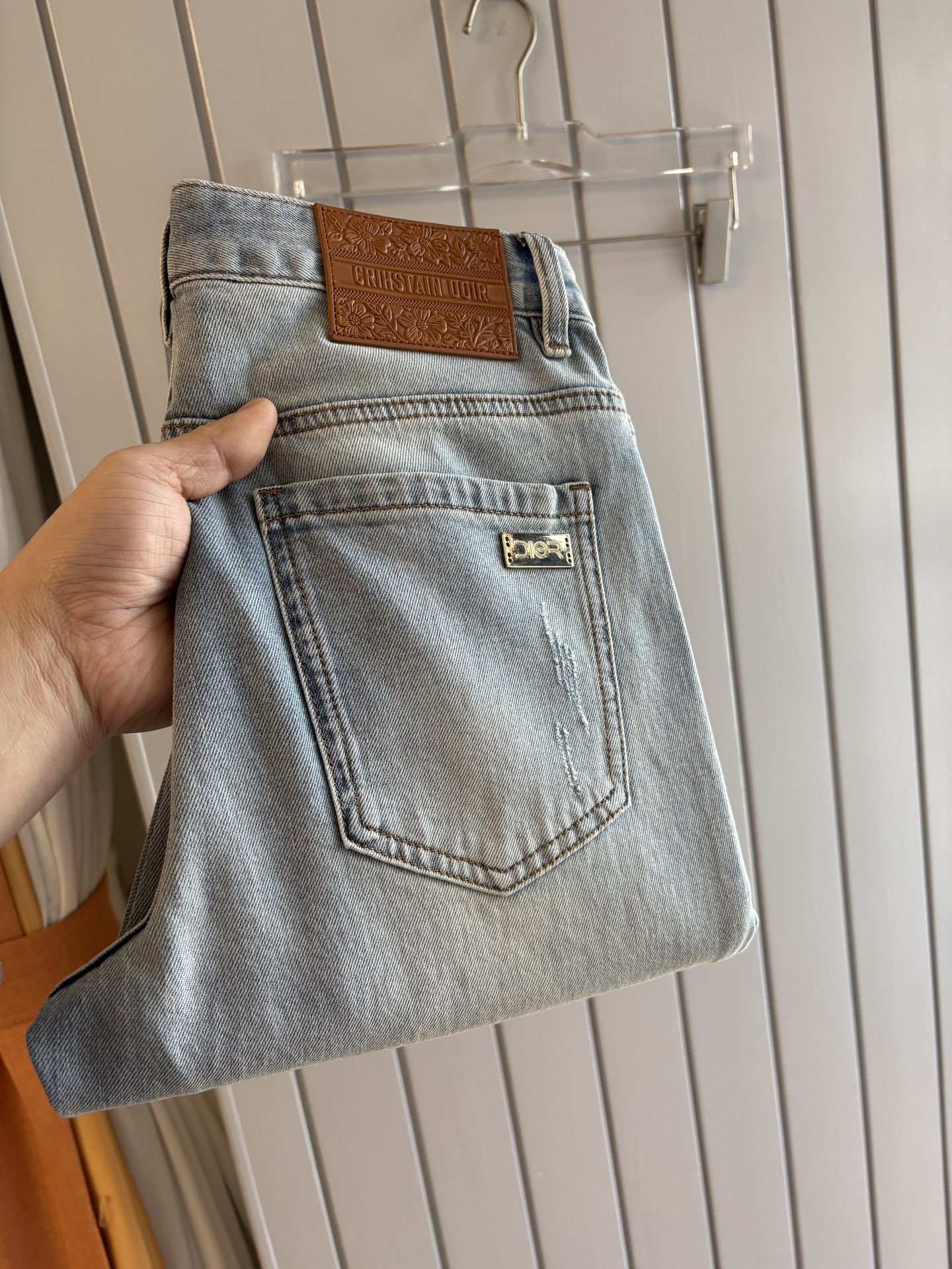 专柜🆕2026春夏设计推荐 热卖牛仔裤🆕柔软亲肤面料 奢华头层牛皮腰牌 经典蓝洗水 专柜限量款 奢华感订