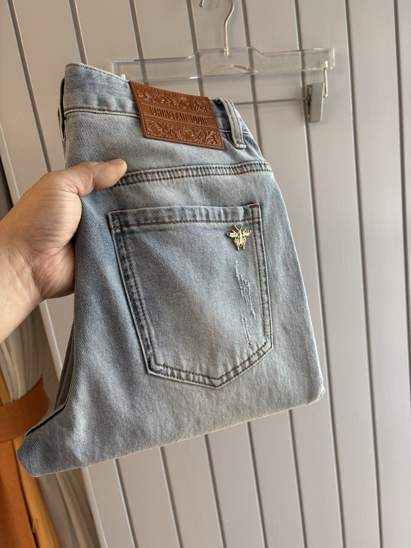 专柜🆕2026春夏设计推荐 热卖牛仔裤🆕柔软亲肤面料 奢华头层牛皮腰牌 经典蓝洗水 专柜限量款 奢华感订