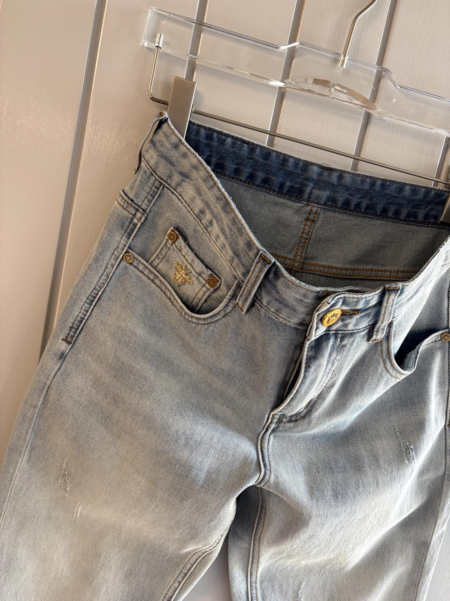 专柜🆕2026春夏设计推荐 热卖牛仔裤🆕柔软亲肤面料 奢华头层牛皮腰牌 经典蓝洗水 专柜限量款 奢华感订