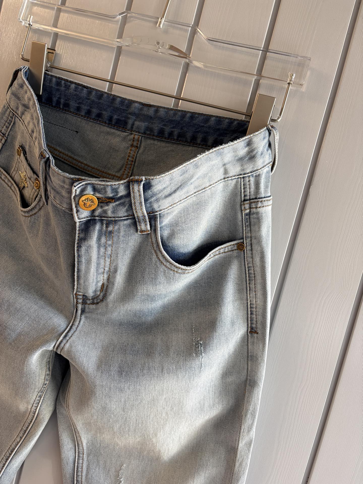 专柜🆕2026春夏设计推荐 热卖牛仔裤🆕柔软亲肤面料 奢华头层牛皮腰牌 经典蓝洗水 专柜限量款 奢华感订