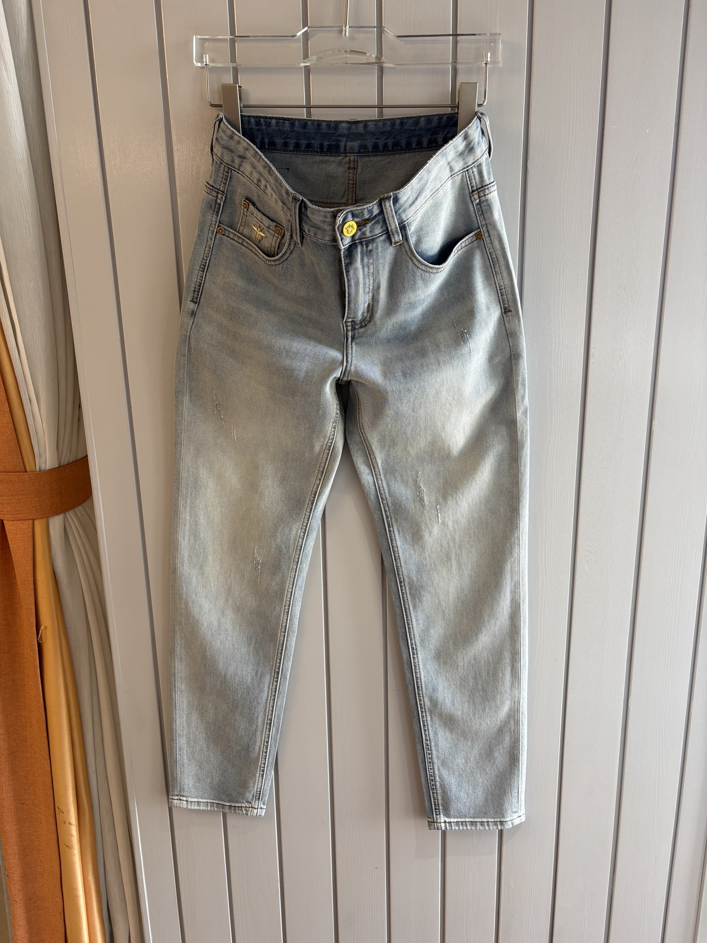 专柜🆕2026春夏设计推荐 热卖牛仔裤🆕柔软亲肤面料 奢华头层牛皮腰牌 经典蓝洗水 专柜限量款 奢华感订