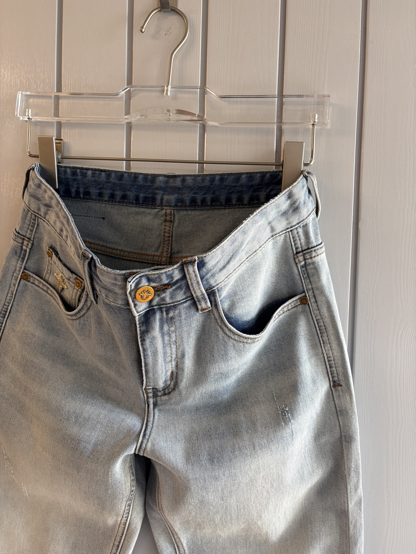 专柜🆕2026春夏设计推荐 热卖牛仔裤🆕柔软亲肤面料 奢华头层牛皮腰牌 经典蓝洗水 专柜限量款 奢华感订