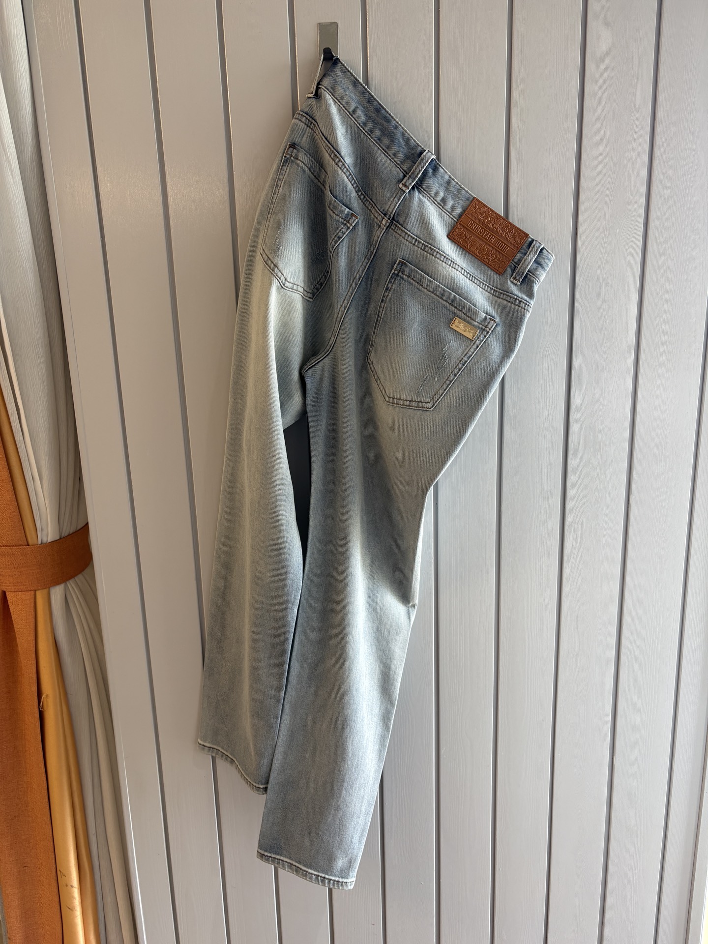 专柜🆕2026春夏设计推荐 热卖牛仔裤🆕柔软亲肤面料 奢华头层牛皮腰牌 经典蓝洗水 专柜限量款 奢华感订