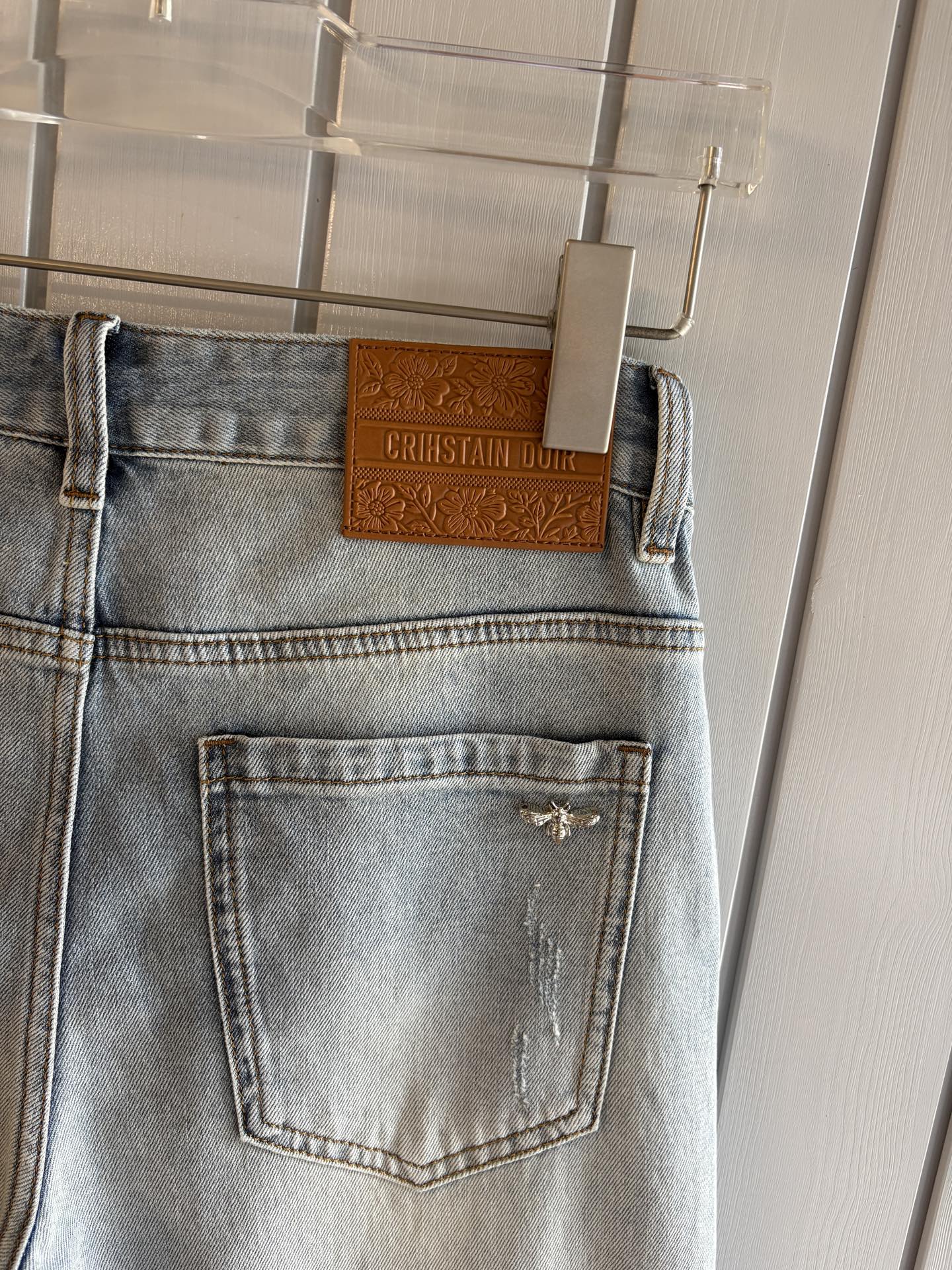 专柜🆕2026春夏设计推荐 热卖牛仔裤🆕柔软亲肤面料 奢华头层牛皮腰牌 经典蓝洗水 专柜限量款 奢华感订