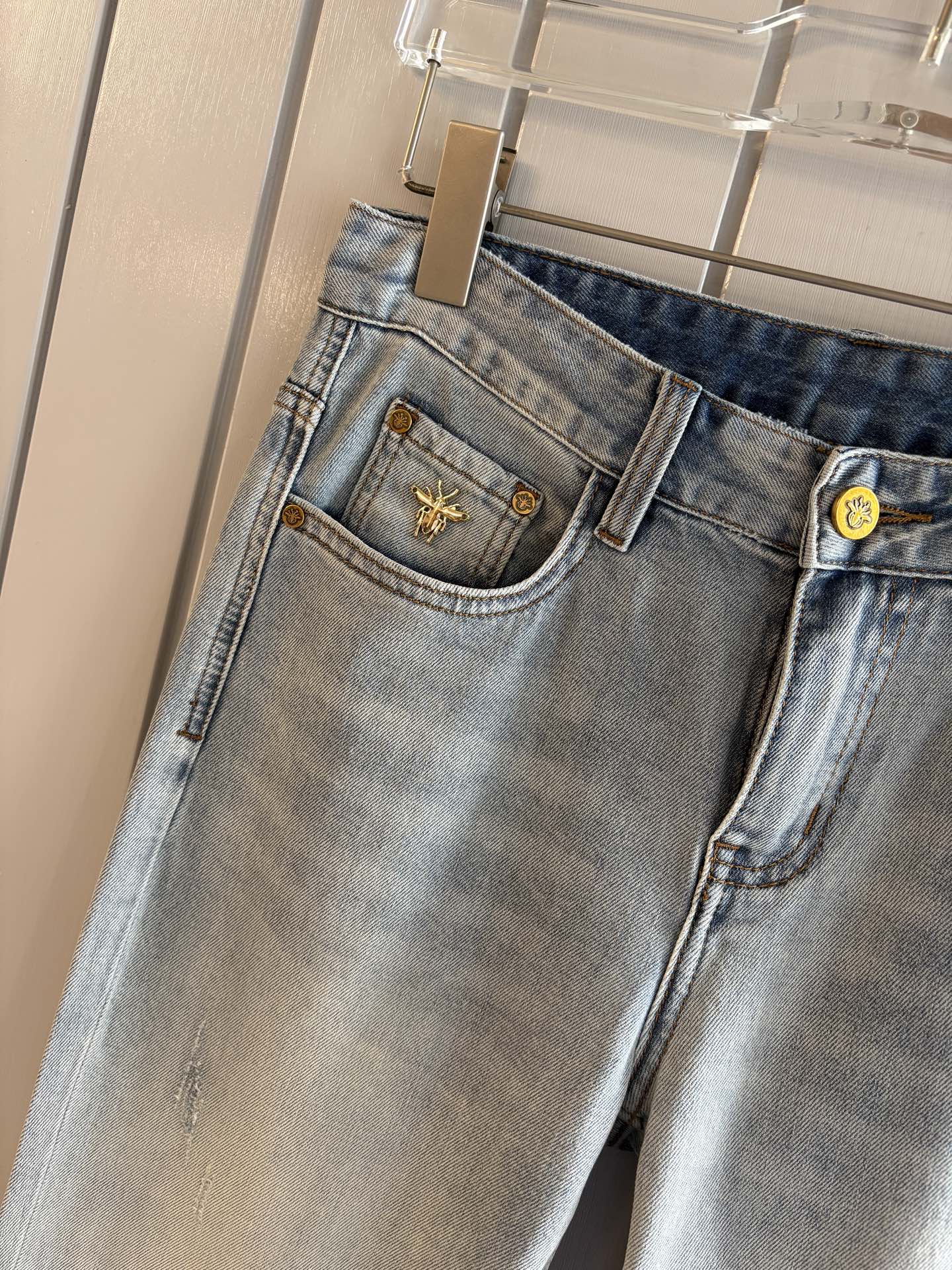 专柜🆕2026春夏设计推荐 热卖牛仔裤🆕柔软亲肤面料 奢华头层牛皮腰牌 经典蓝洗水 专柜限量款 奢华感订