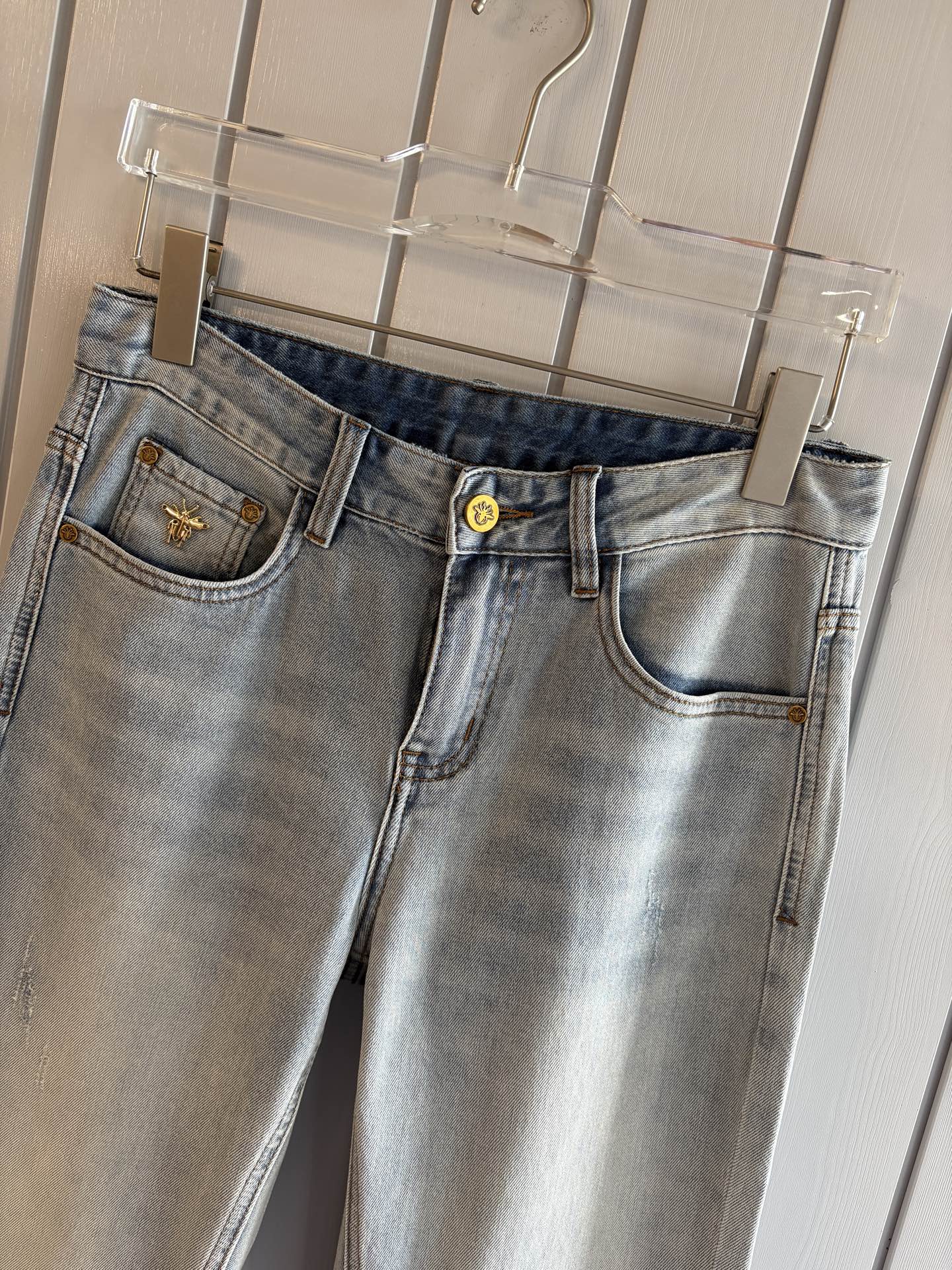 专柜🆕2026春夏设计推荐 热卖牛仔裤🆕柔软亲肤面料 奢华头层牛皮腰牌 经典蓝洗水 专柜限量款 奢华感订