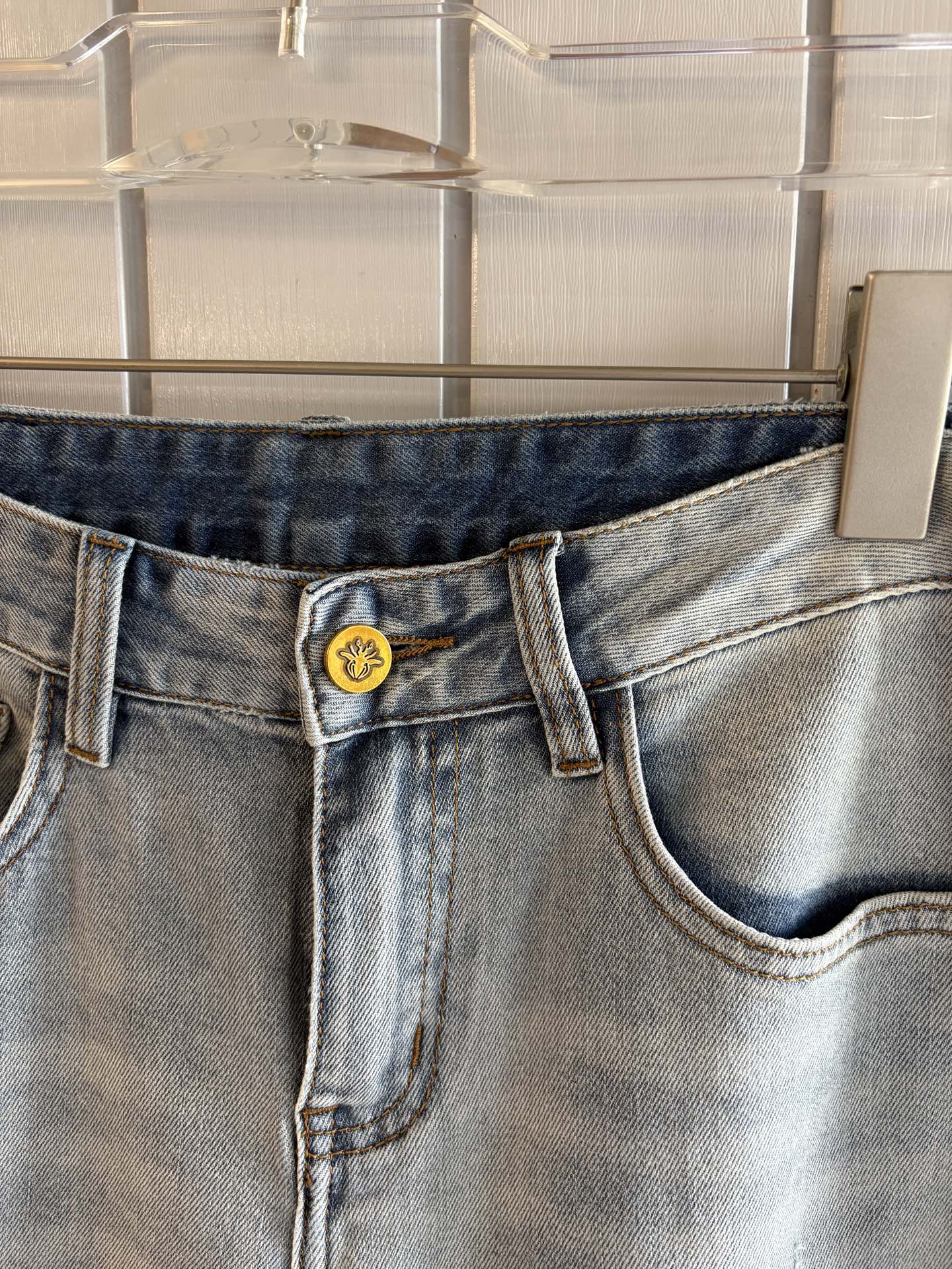 专柜🆕2026春夏设计推荐 热卖牛仔裤🆕柔软亲肤面料 奢华头层牛皮腰牌 经典蓝洗水 专柜限量款 奢华感订