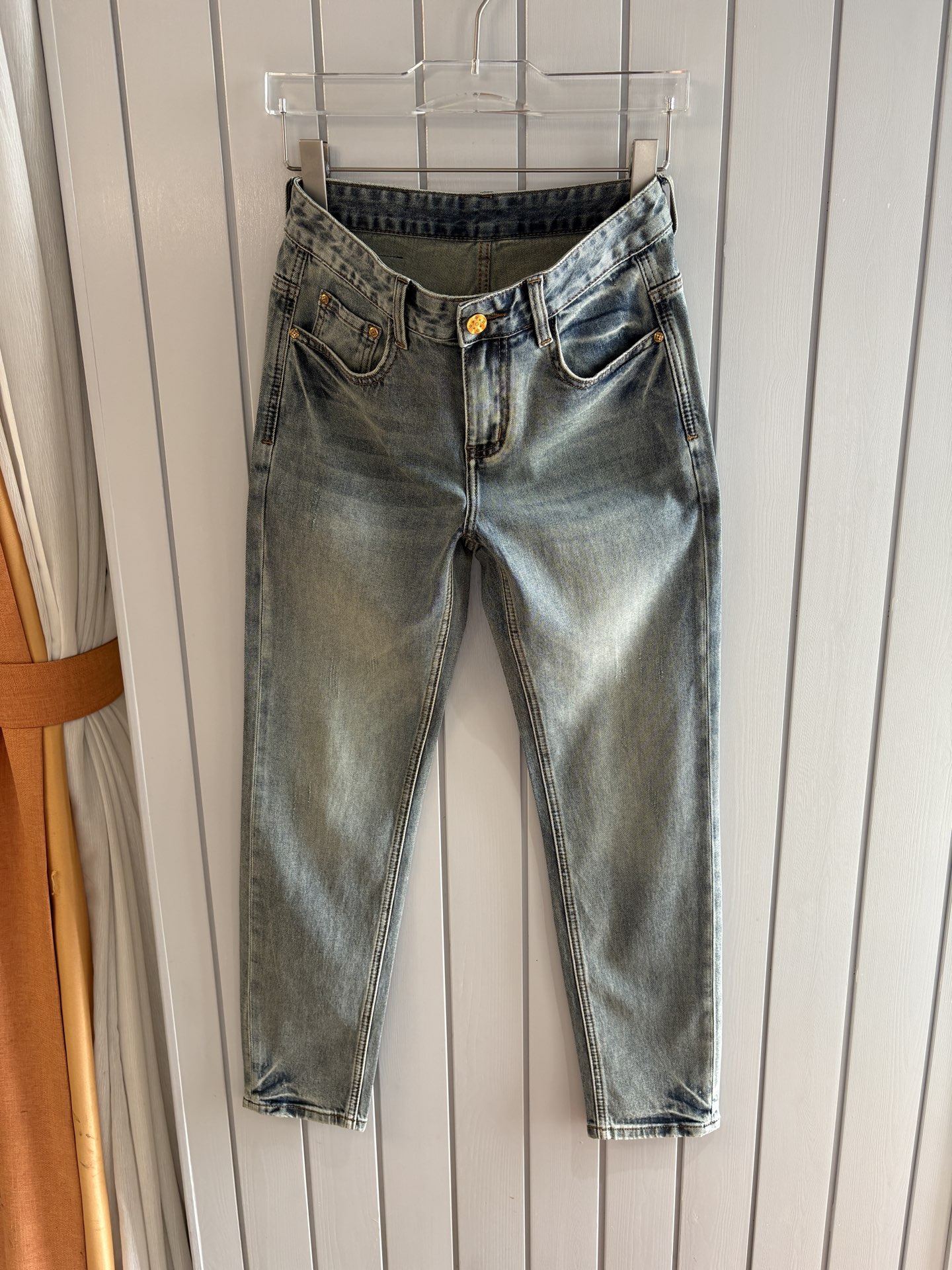 专柜🆕2026春夏设计推荐 热卖牛仔裤🆕柔软亲肤面料 奢华头层牛皮腰牌 经典蓝洗水 专柜限量款 奢华感订