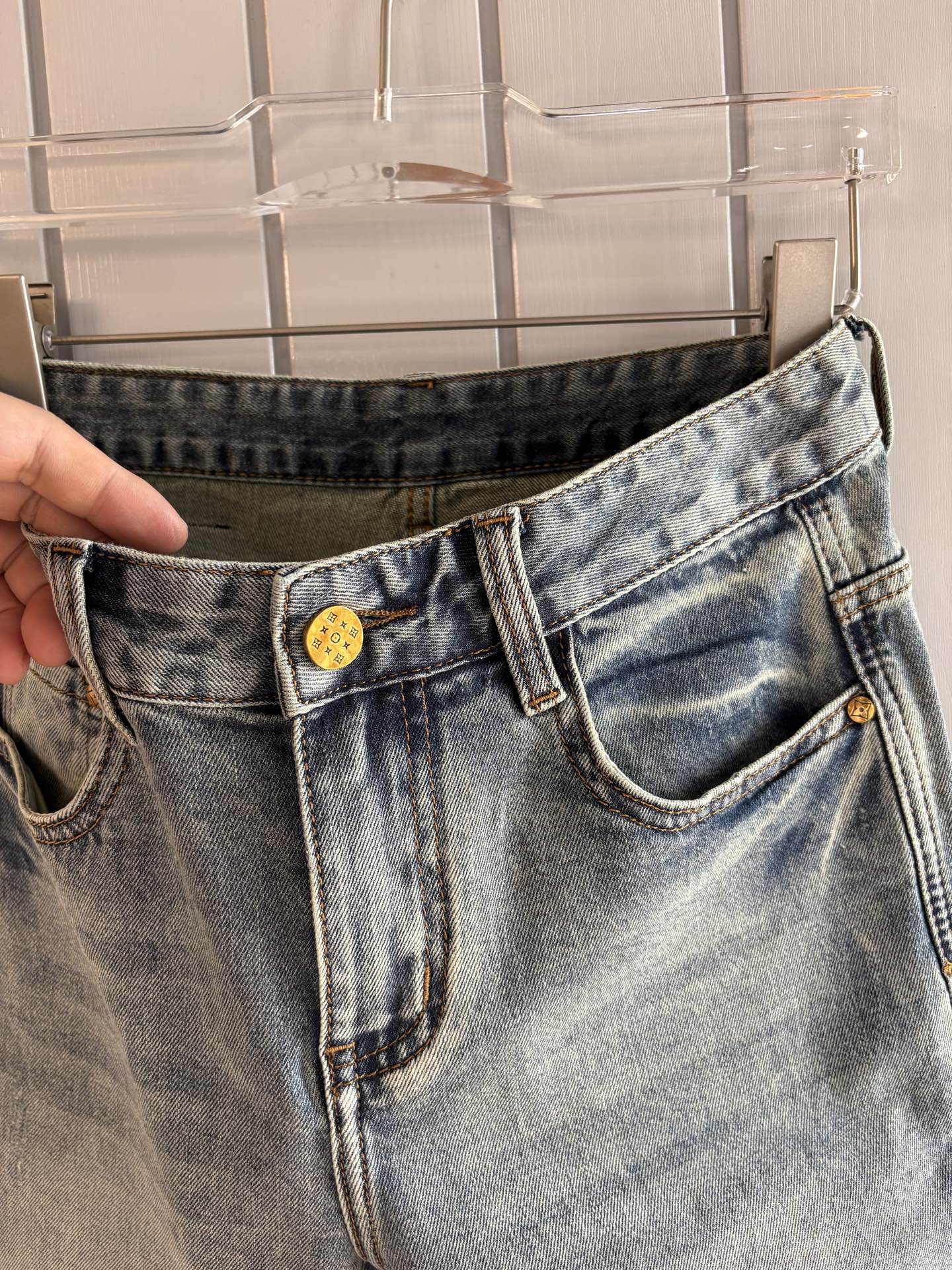 专柜🆕2026春夏设计推荐 热卖牛仔裤🆕柔软亲肤面料 奢华头层牛皮腰牌 经典蓝洗水 专柜限量款 奢华感订