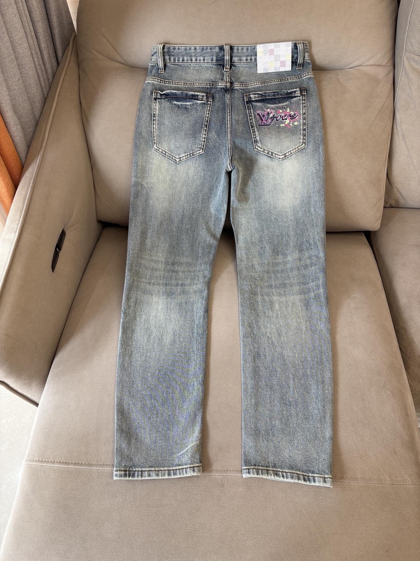 专柜🆕2026春夏设计推荐 热卖牛仔裤🆕柔软亲肤面料 奢华头层牛皮腰牌 经典蓝洗水 专柜限量款 奢华感订