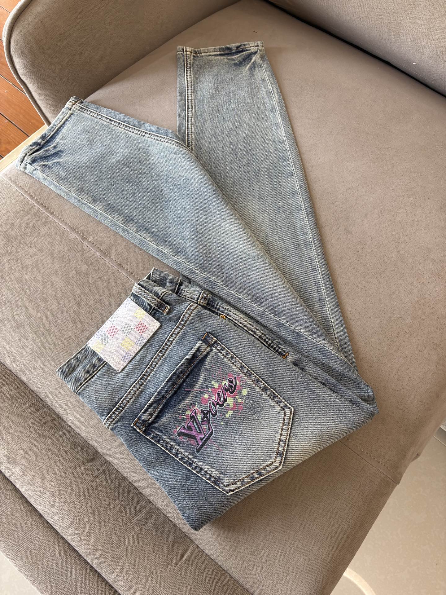 专柜🆕2026春夏设计推荐 热卖牛仔裤🆕柔软亲肤面料 奢华头层牛皮腰牌 经典蓝洗水 专柜限量款 奢华感订