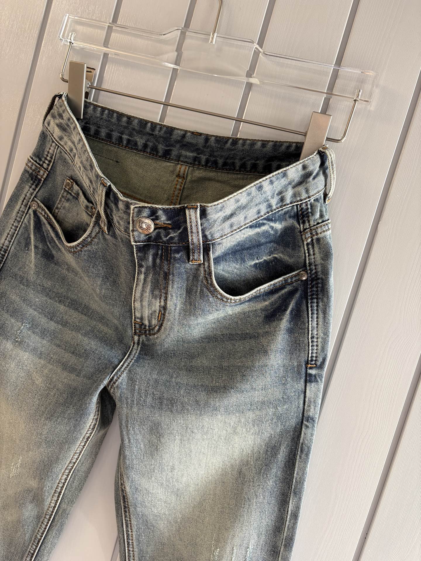 专柜🆕2026春夏设计推荐 热卖牛仔裤🆕柔软亲肤面料 奢华头层牛皮腰牌 经典蓝洗水 专柜限量款 奢华感订