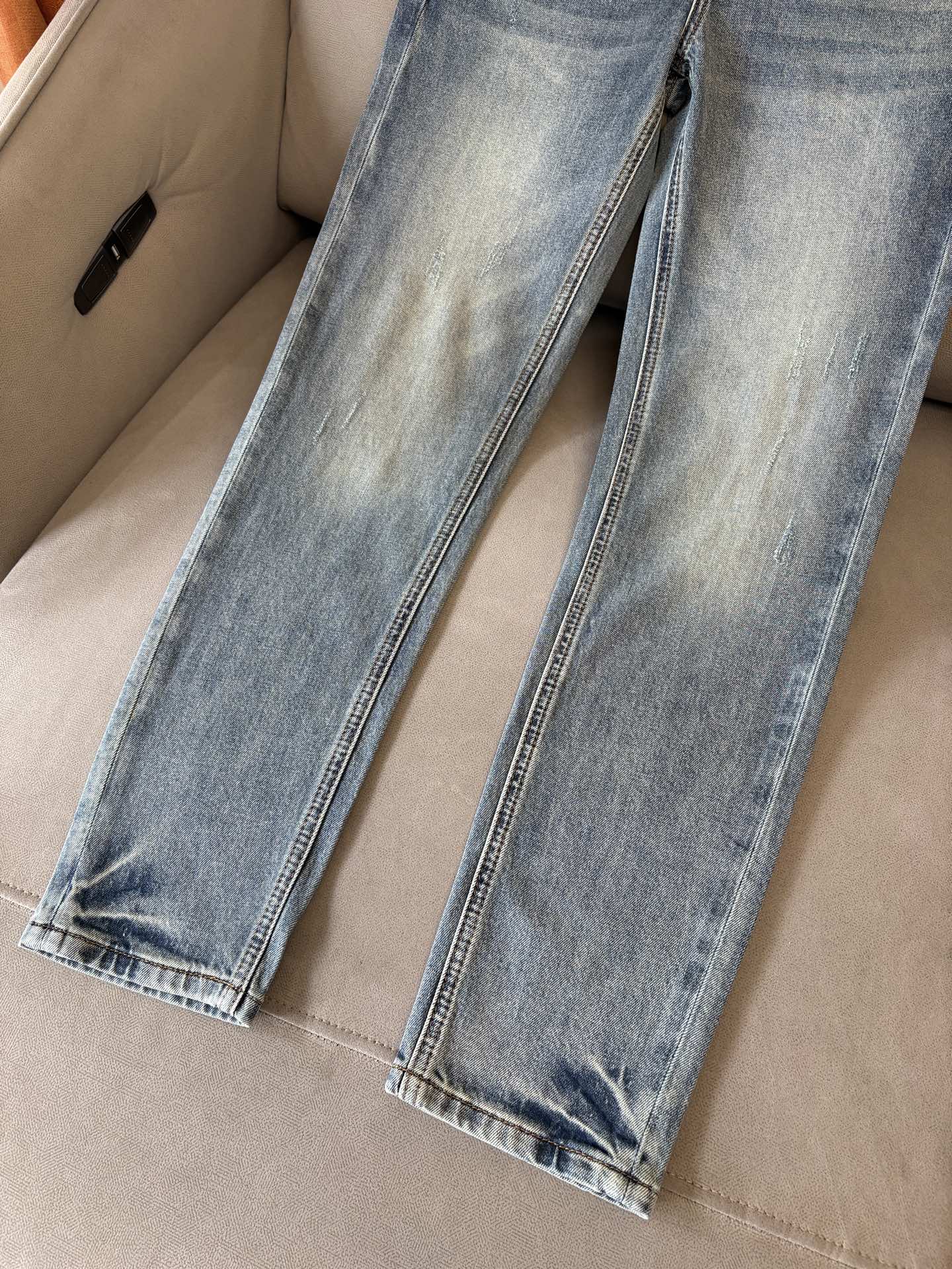 专柜🆕2026春夏设计推荐 热卖牛仔裤🆕柔软亲肤面料 奢华头层牛皮腰牌 经典蓝洗水 专柜限量款 奢华感订