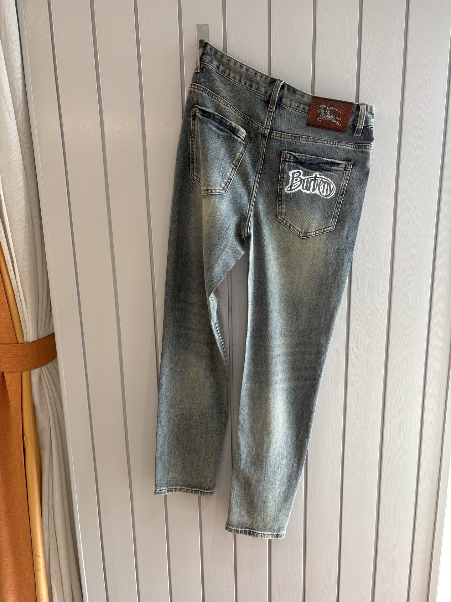 专柜🆕2026春夏设计推荐 热卖牛仔裤🆕柔软亲肤面料 奢华头层牛皮腰牌 经典蓝洗水 专柜限量款 奢华感订