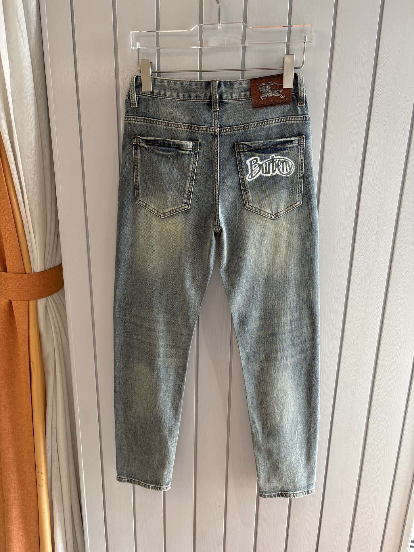 专柜🆕2026春夏设计推荐 热卖牛仔裤🆕柔软亲肤面料 奢华头层牛皮腰牌 经典蓝洗水 专柜限量款 奢华感订