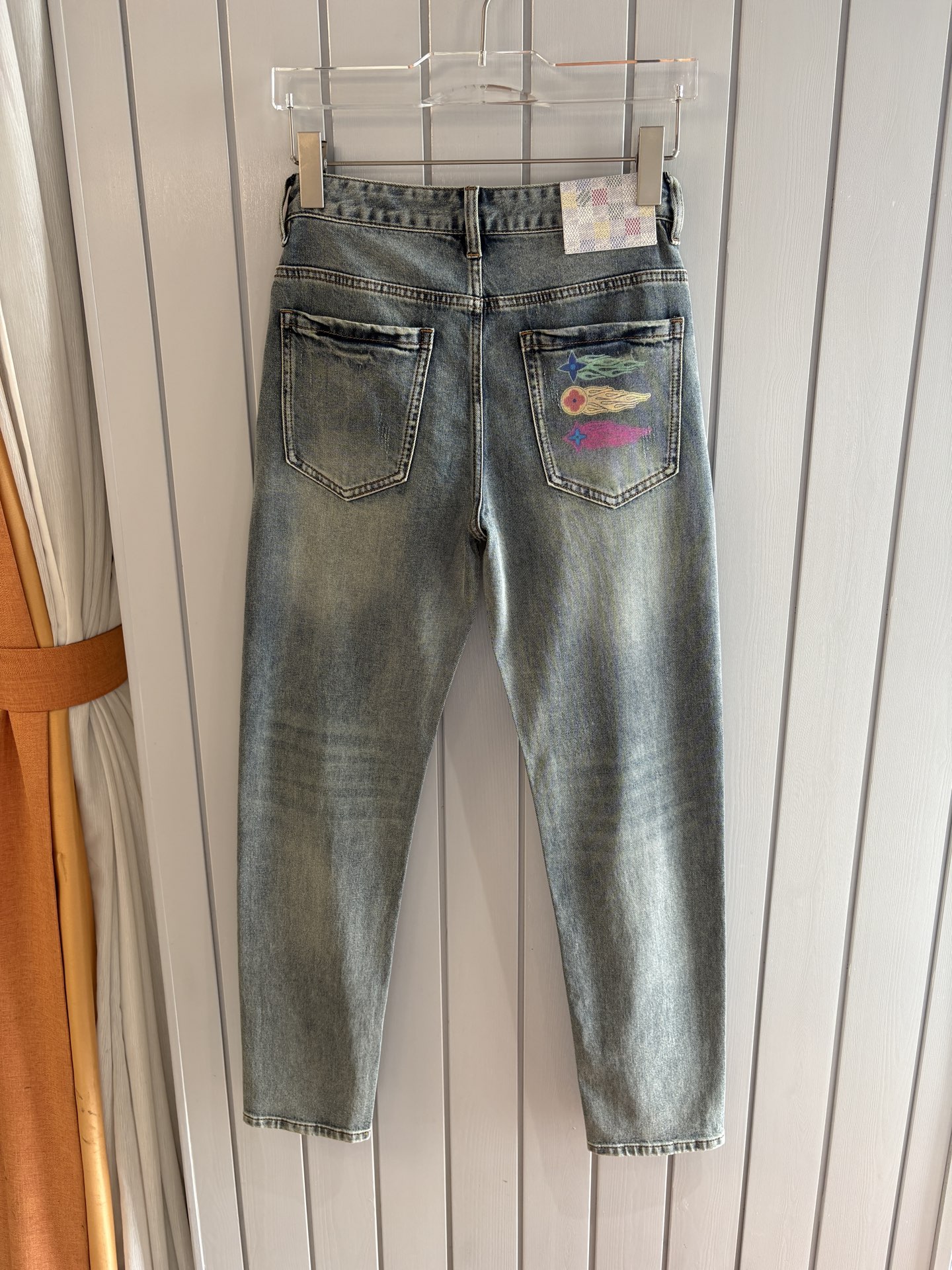 专柜🆕2026春夏设计推荐 热卖牛仔裤🆕柔软亲肤面料 奢华头层牛皮腰牌 经典蓝洗水 专柜限量款 奢华感订