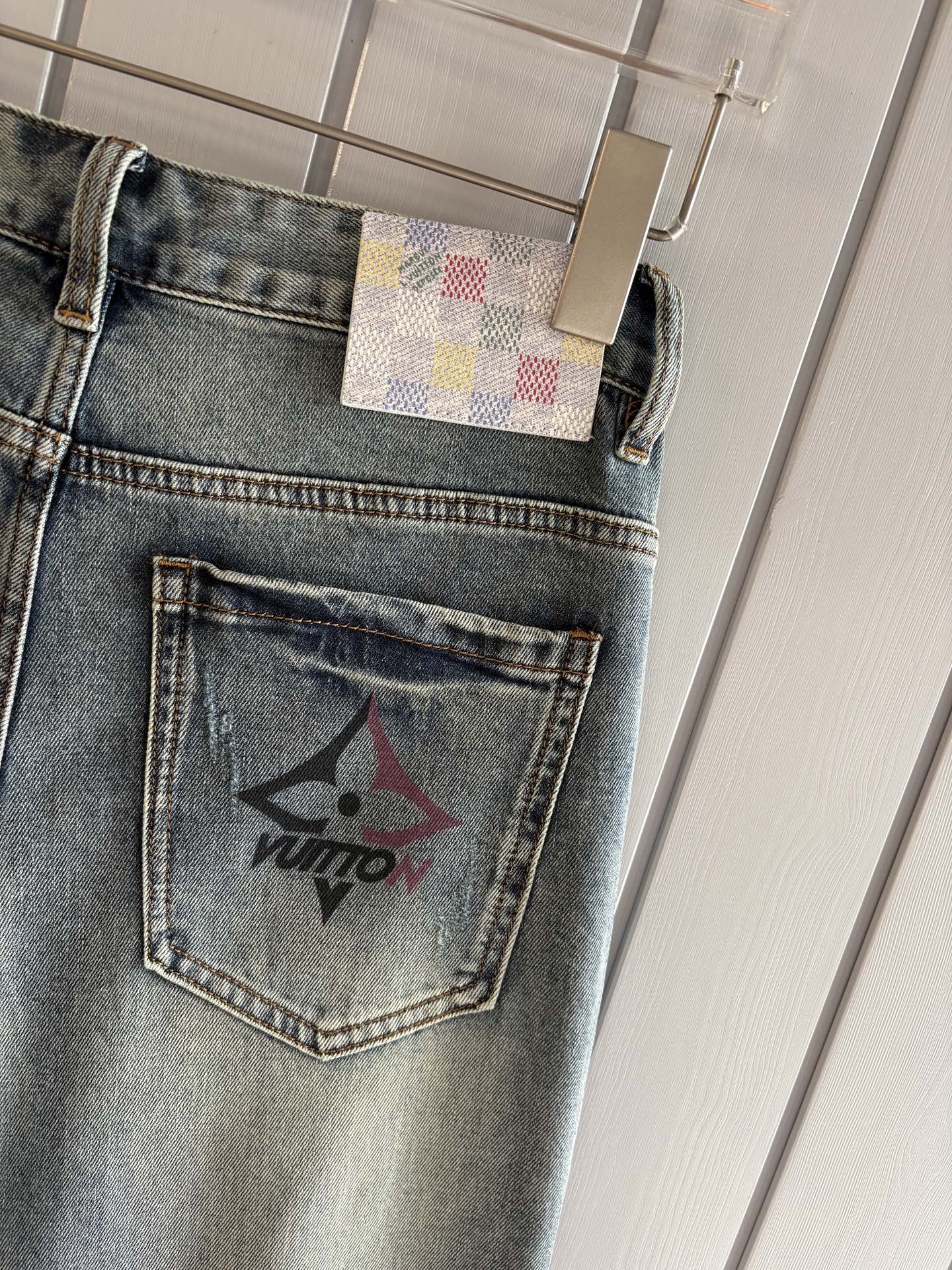 专柜🆕2026春夏设计推荐 热卖牛仔裤🆕柔软亲肤面料 奢华头层牛皮腰牌 经典蓝洗水 专柜限量款 奢华感订