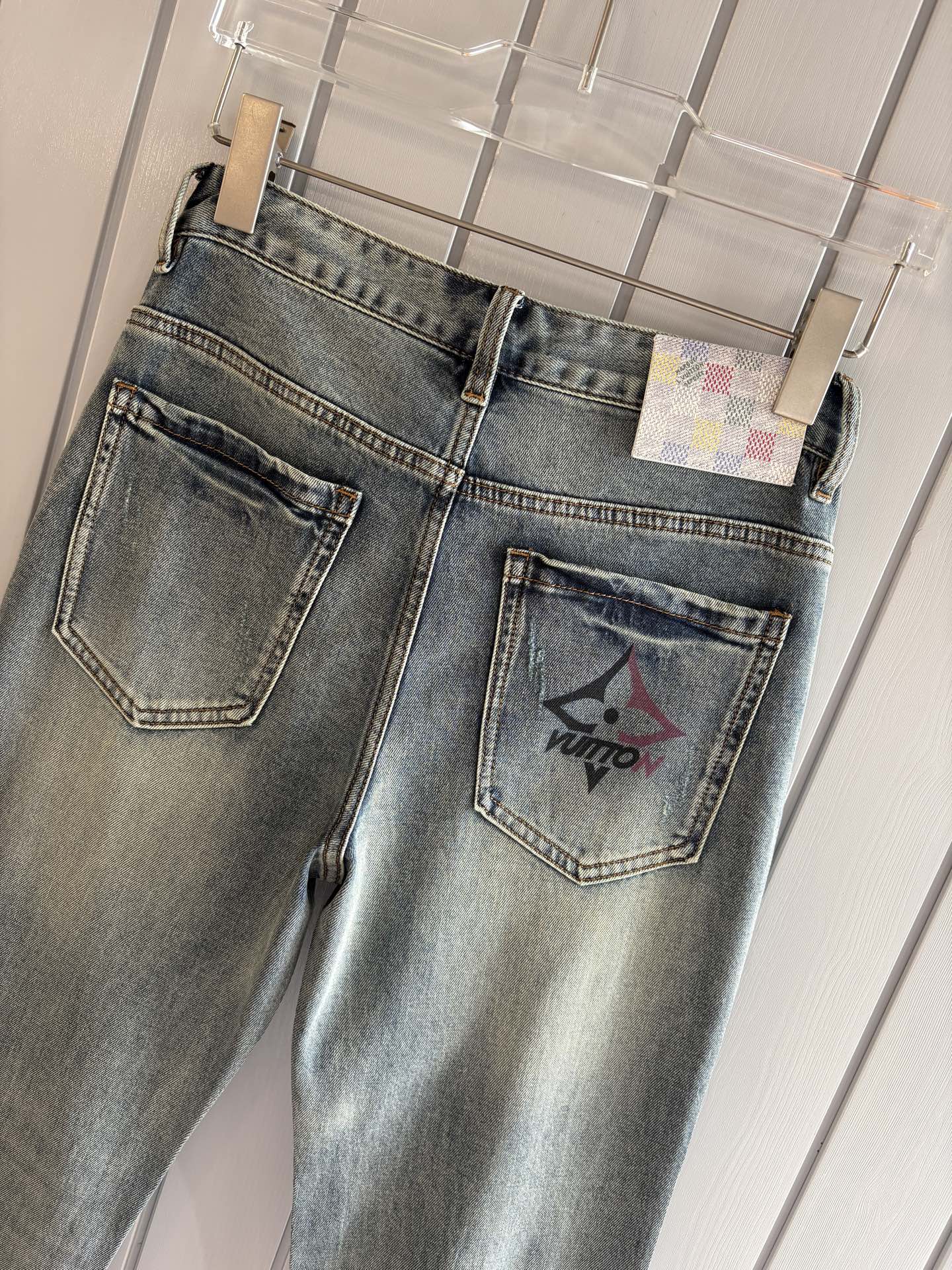 专柜🆕2026春夏设计推荐 热卖牛仔裤🆕柔软亲肤面料 奢华头层牛皮腰牌 经典蓝洗水 专柜限量款 奢华感订