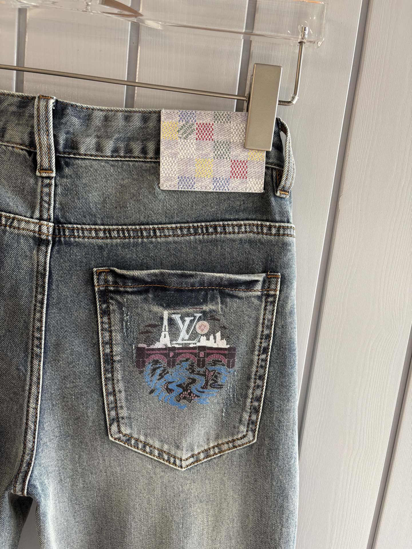 专柜🆕2026春夏设计推荐 热卖牛仔裤🆕柔软亲肤面料 奢华头层牛皮腰牌 经典蓝洗水 专柜限量款 奢华感订