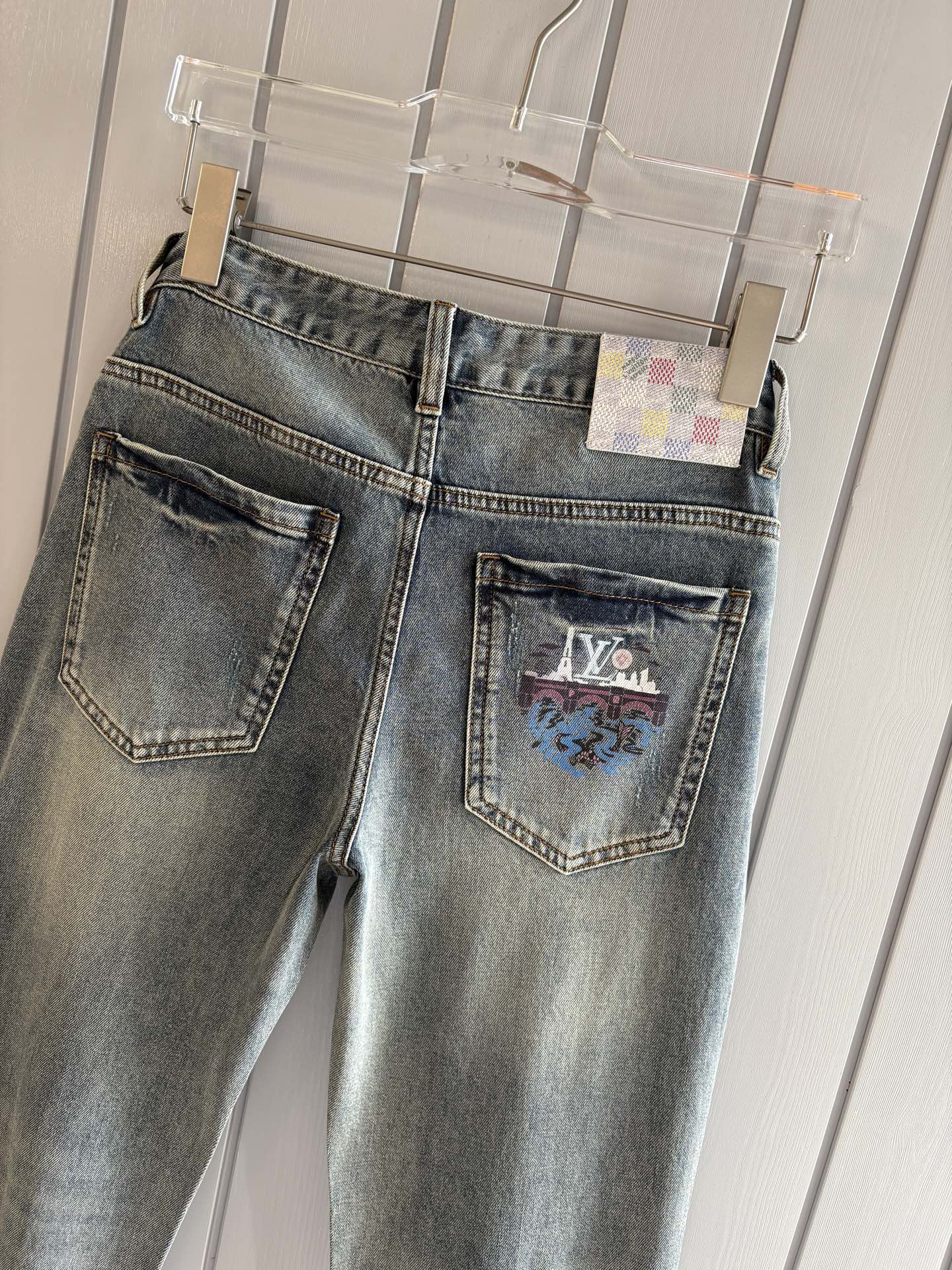 专柜🆕2026春夏设计推荐 热卖牛仔裤🆕柔软亲肤面料 奢华头层牛皮腰牌 经典蓝洗水 专柜限量款 奢华感订