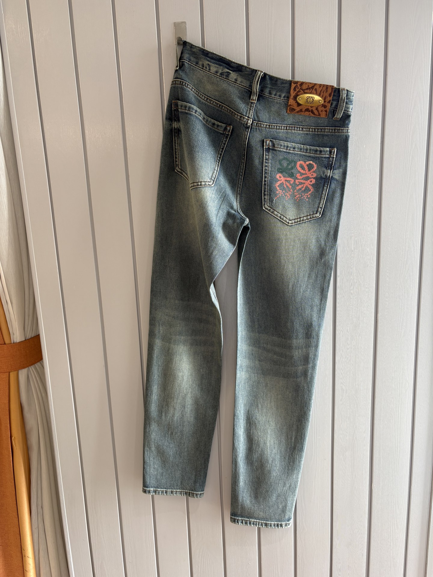 专柜🆕2026春夏设计推荐 热卖牛仔裤🆕柔软亲肤面料 奢华头层牛皮腰牌 经典蓝洗水 专柜限量款 奢华感订