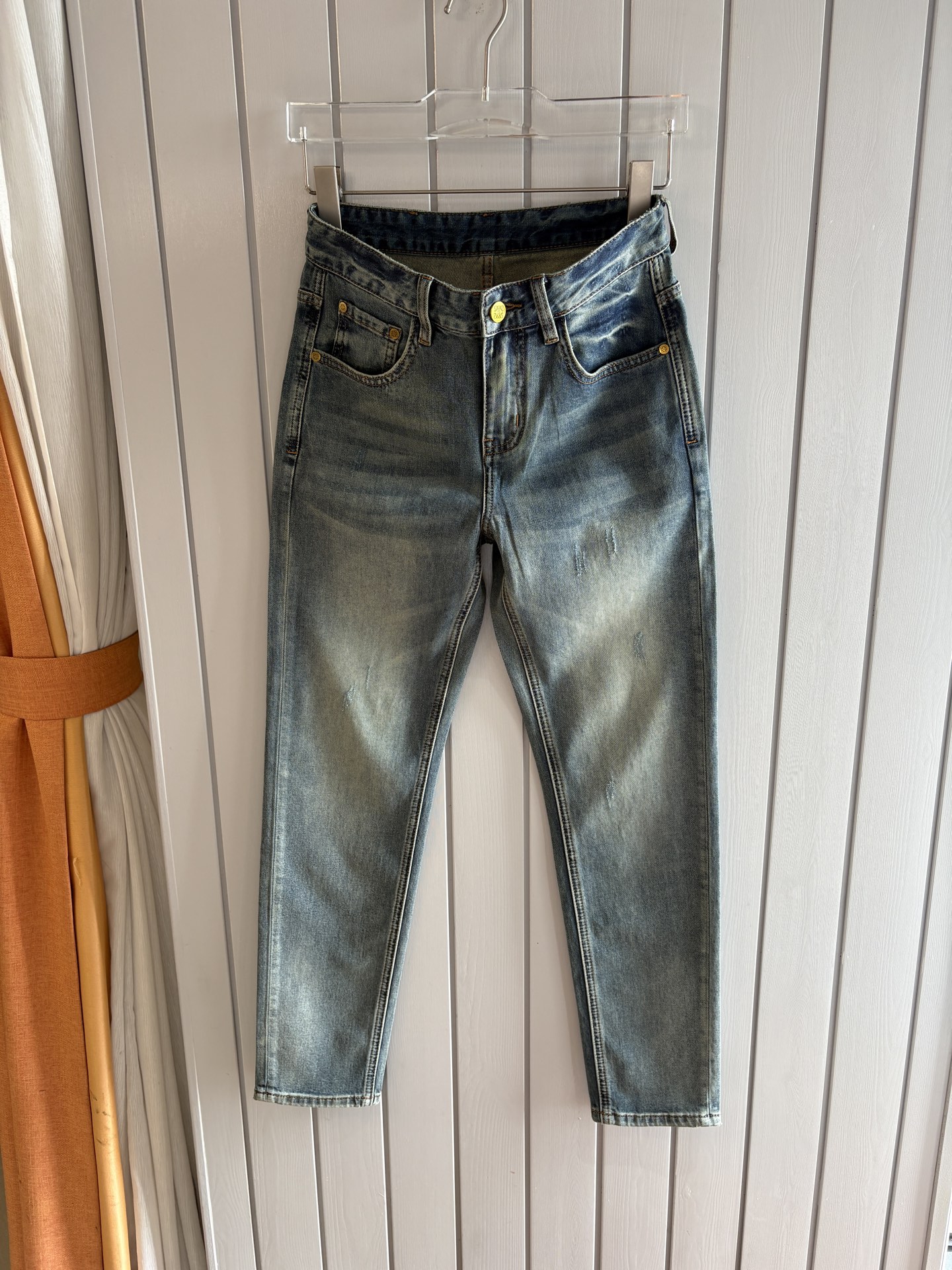 专柜🆕2026春夏设计推荐 热卖牛仔裤🆕柔软亲肤面料 奢华头层牛皮腰牌 经典蓝洗水 专柜限量款 奢华感订