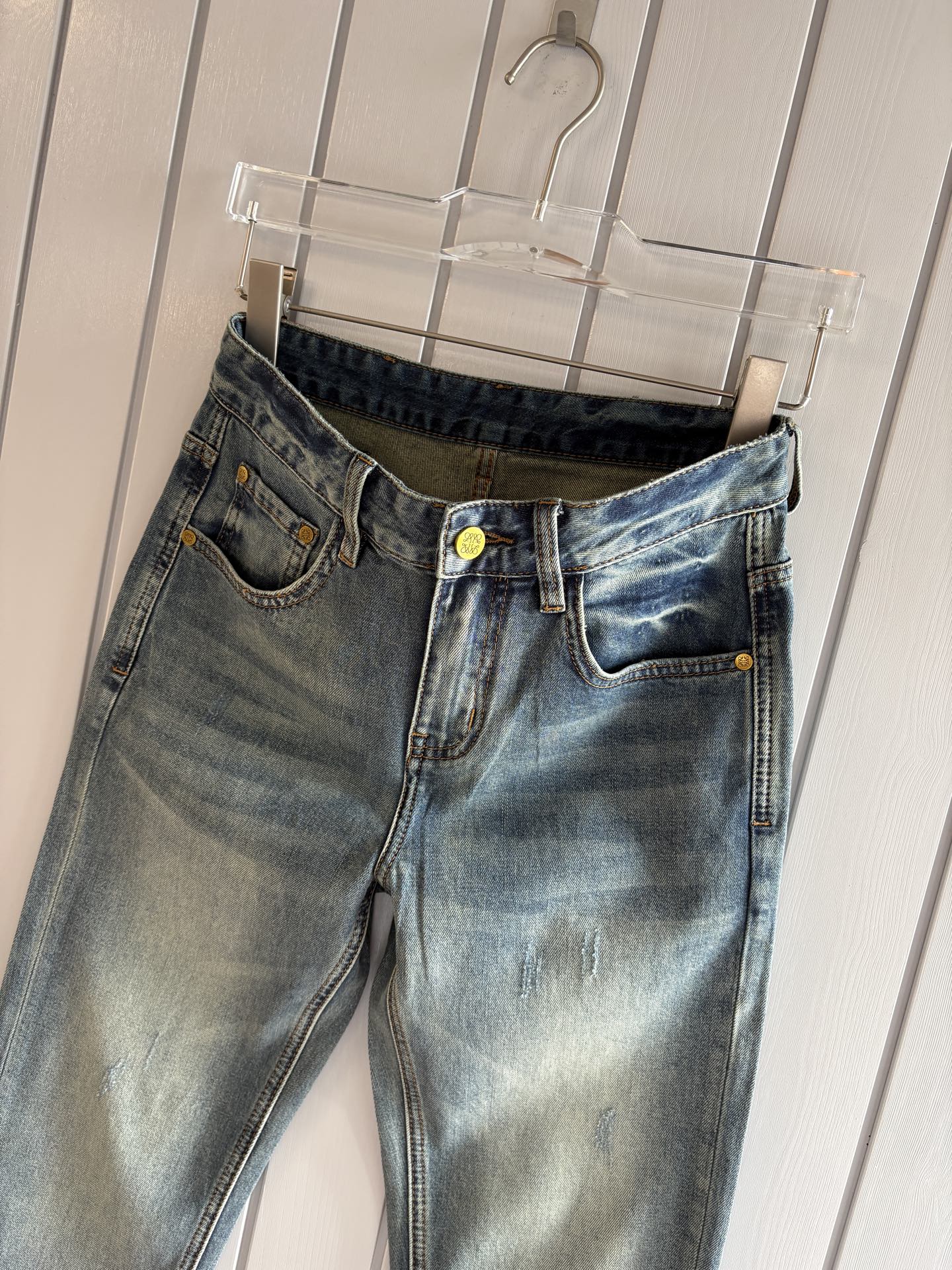 专柜🆕2026春夏设计推荐 热卖牛仔裤🆕柔软亲肤面料 奢华头层牛皮腰牌 经典蓝洗水 专柜限量款 奢华感订