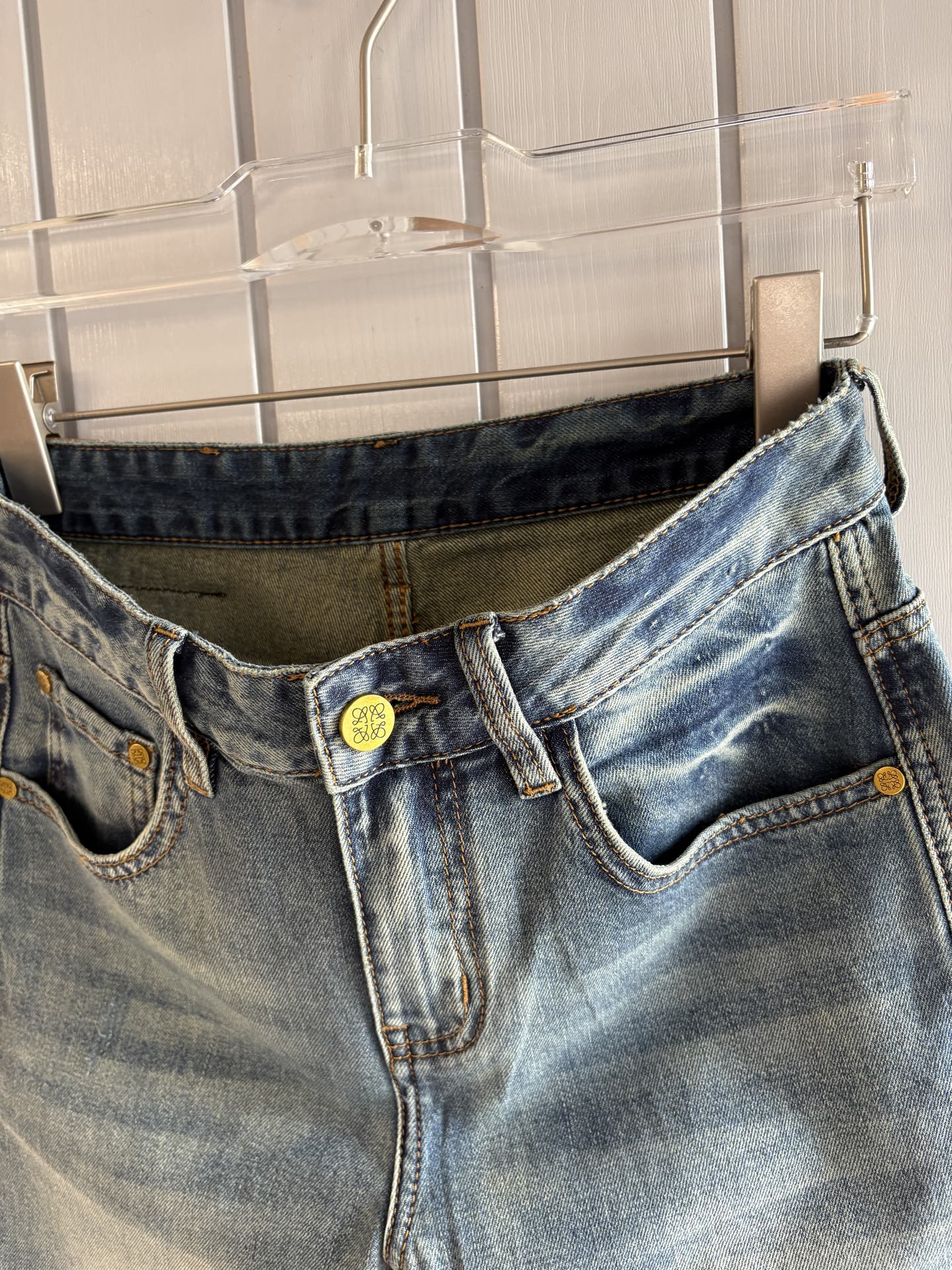 专柜🆕2026春夏设计推荐 热卖牛仔裤🆕柔软亲肤面料 奢华头层牛皮腰牌 经典蓝洗水 专柜限量款 奢华感订