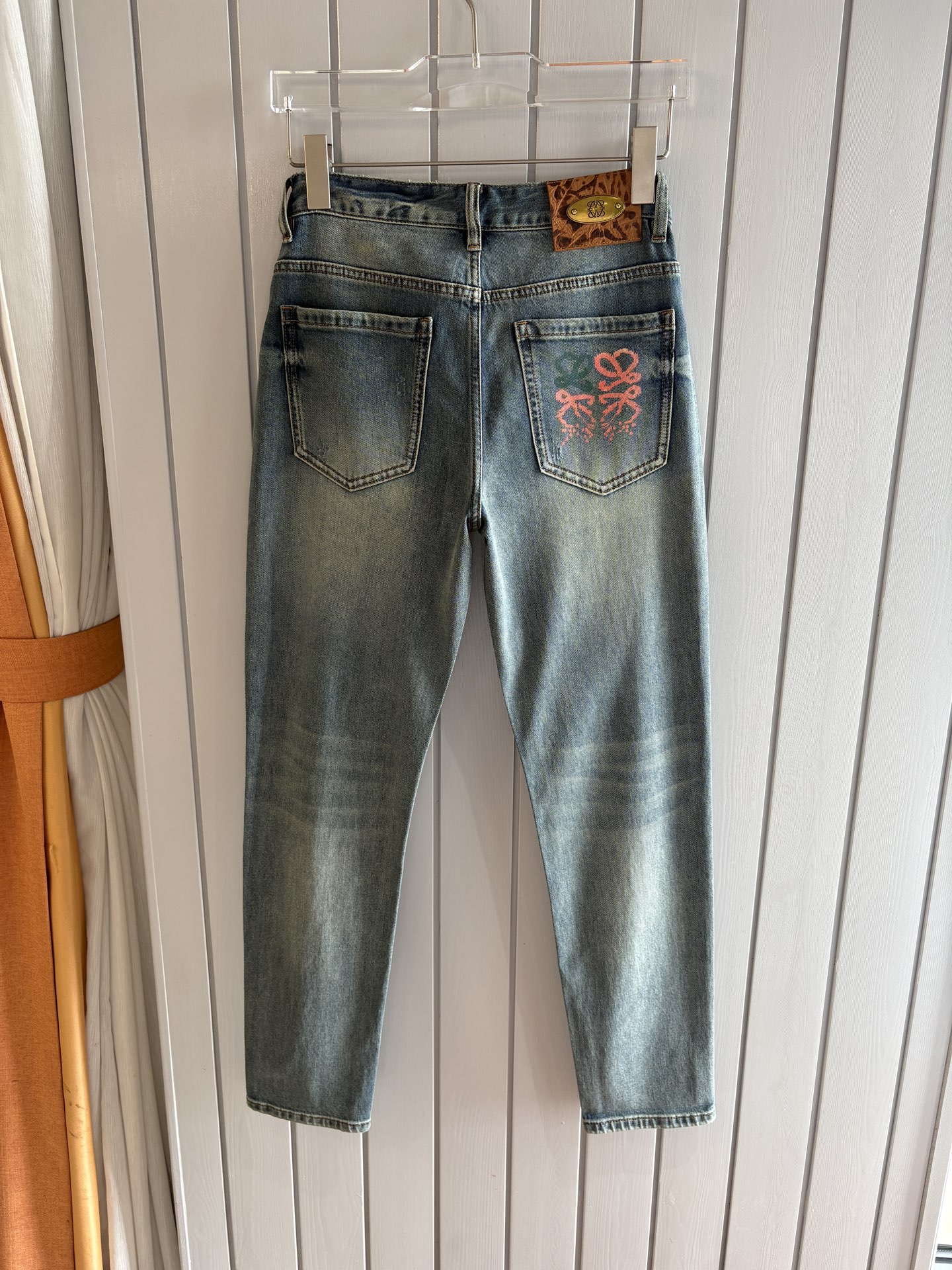 专柜🆕2026春夏设计推荐 热卖牛仔裤🆕柔软亲肤面料 奢华头层牛皮腰牌 经典蓝洗水 专柜限量款 奢华感订