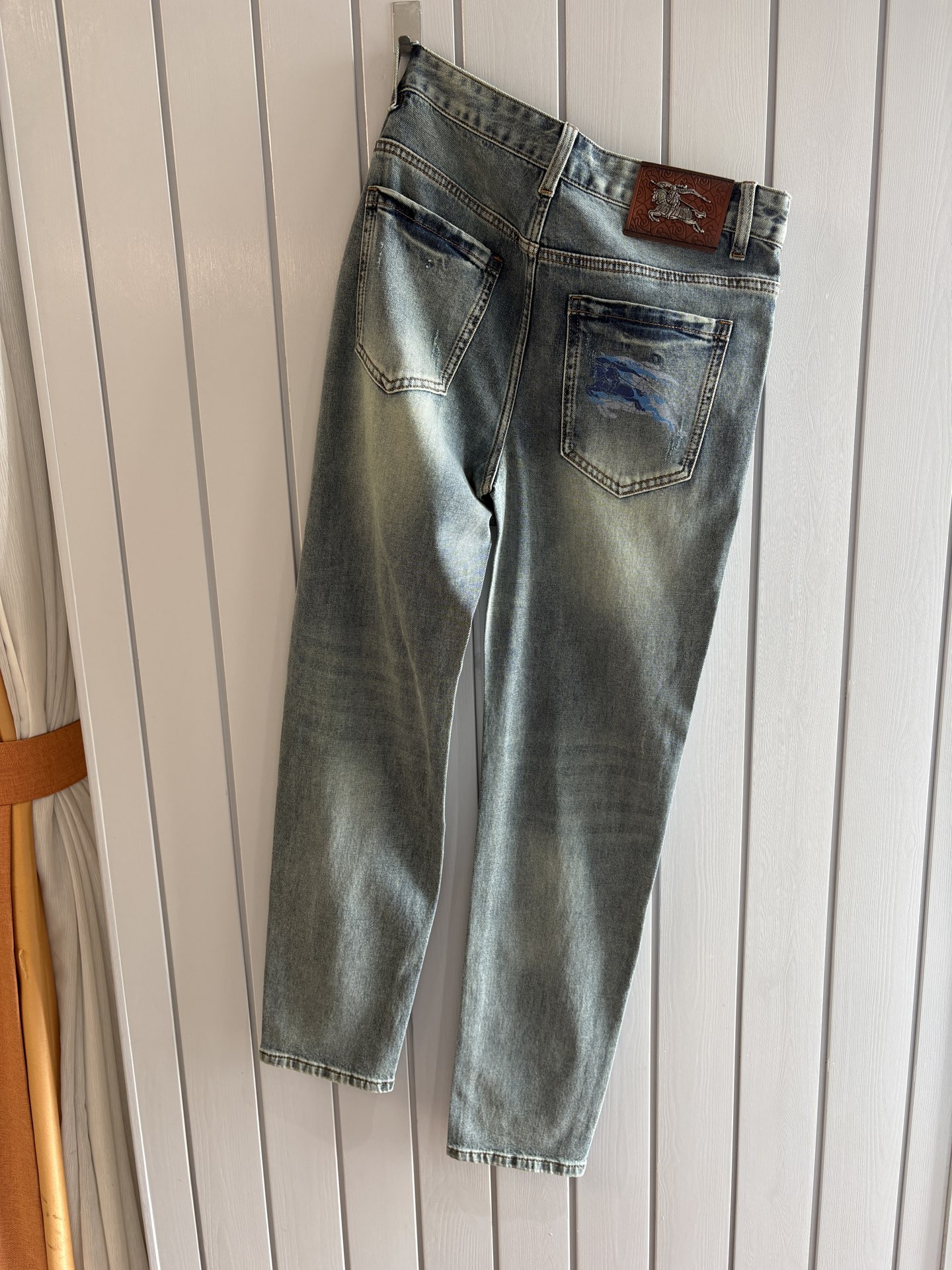 专柜🆕2026春夏设计推荐 热卖牛仔裤🆕柔软亲肤面料 奢华头层牛皮腰牌 经典蓝洗水 专柜限量款 奢华感订