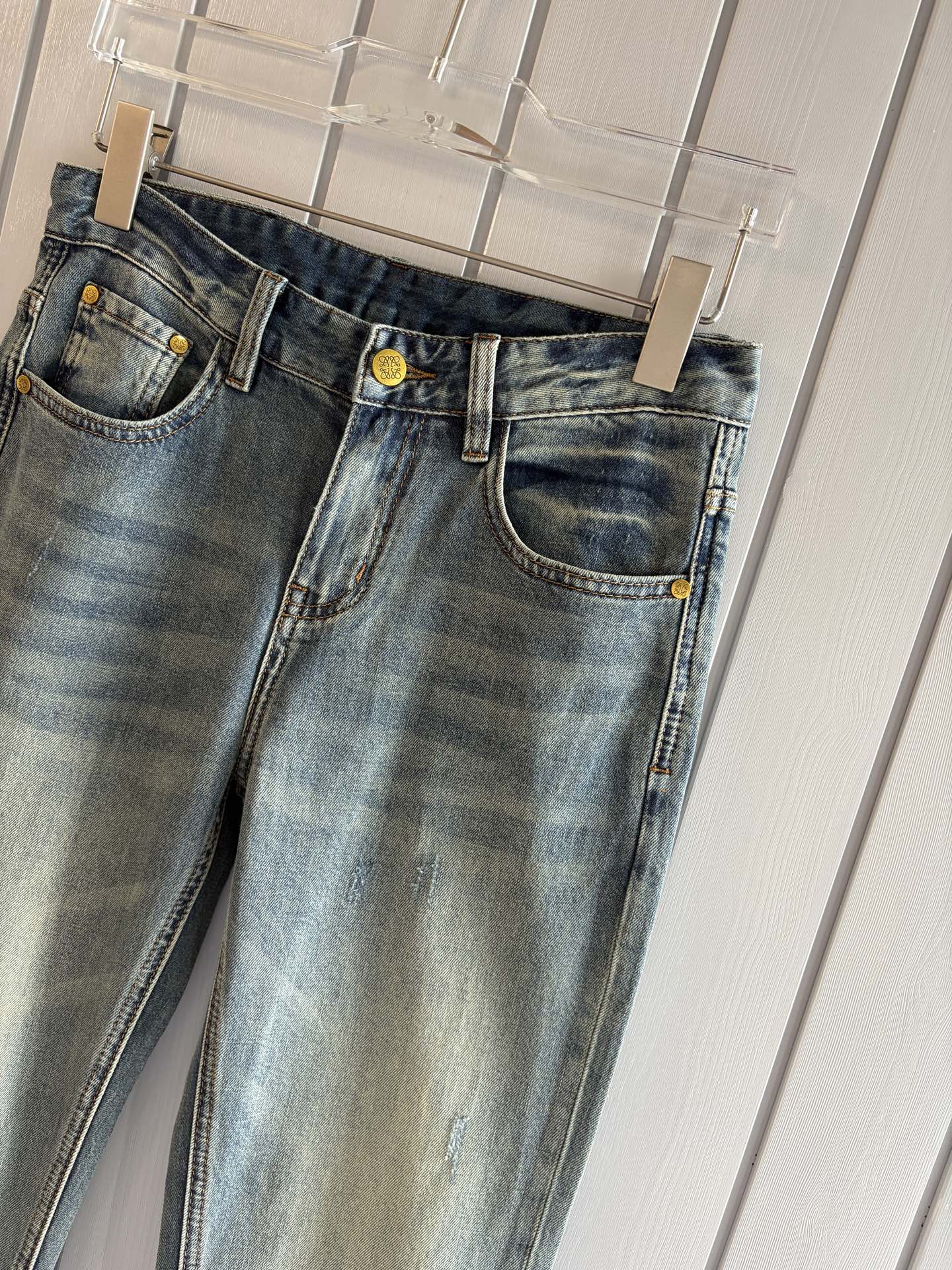 专柜🆕2026春夏设计推荐 热卖牛仔裤🆕柔软亲肤面料 奢华头层牛皮腰牌 经典蓝洗水 专柜限量款 奢华感订
