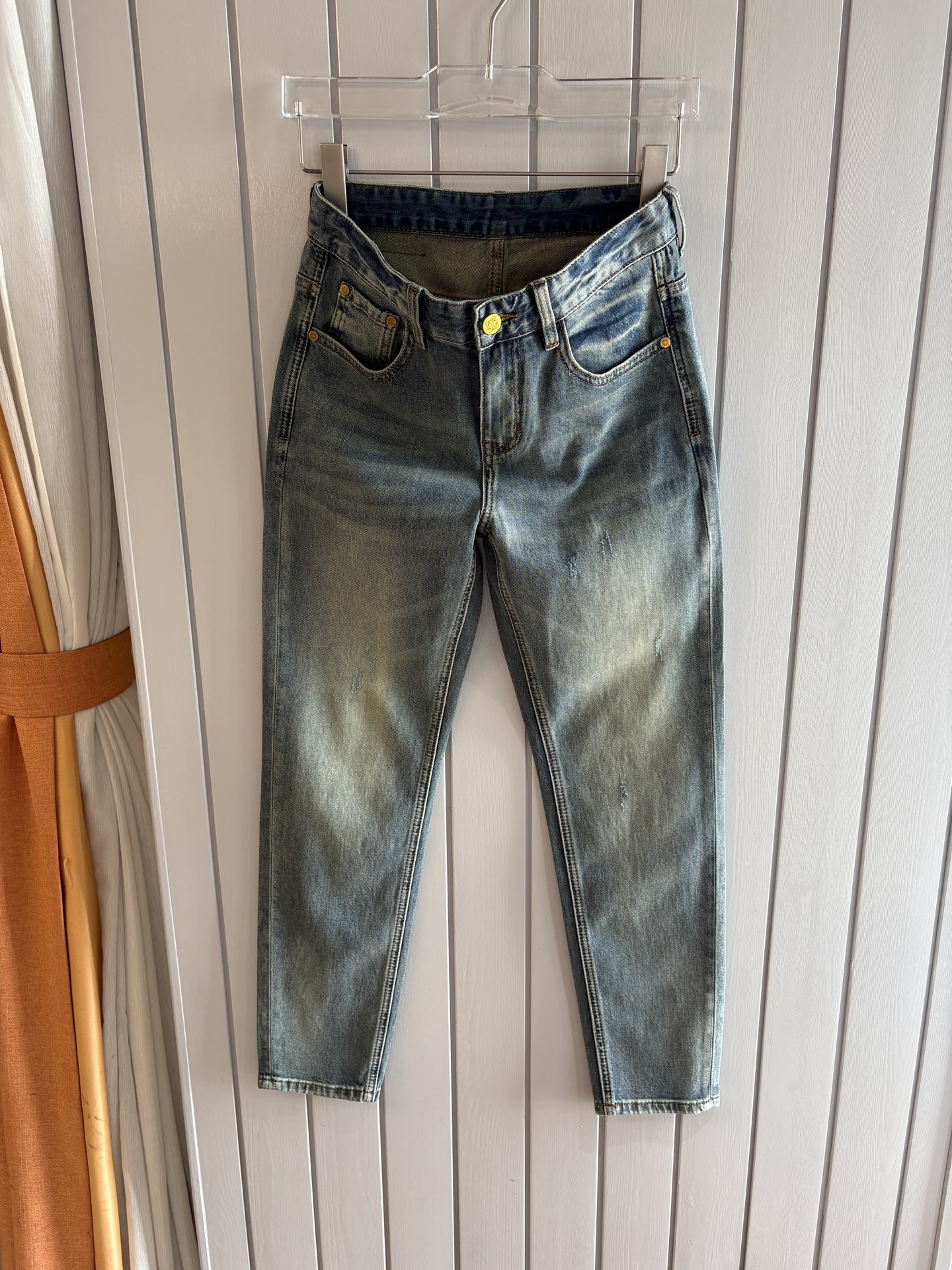 专柜🆕2026春夏设计推荐 热卖牛仔裤🆕柔软亲肤面料 奢华头层牛皮腰牌 经典蓝洗水 专柜限量款 奢华感订