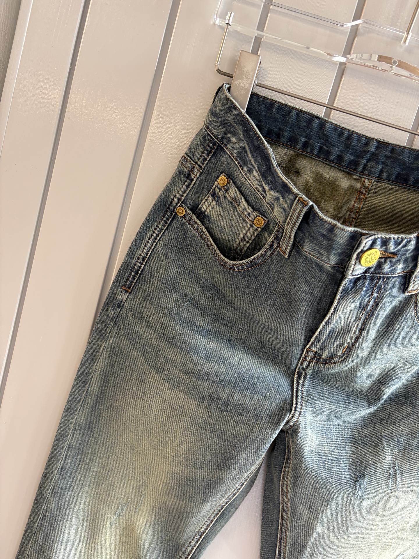 专柜🆕2026春夏设计推荐 热卖牛仔裤🆕柔软亲肤面料 奢华头层牛皮腰牌 经典蓝洗水 专柜限量款 奢华感订