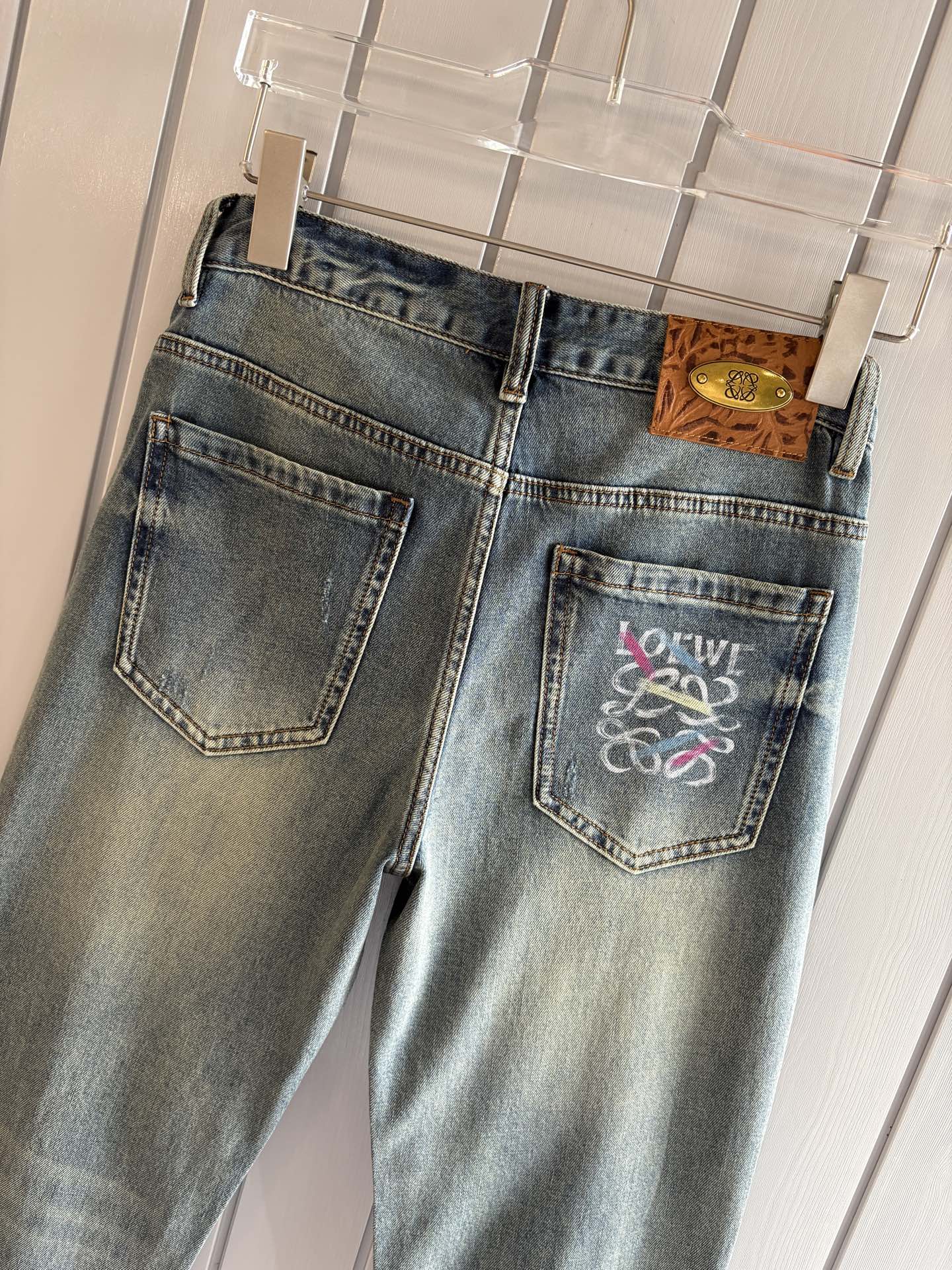 专柜🆕2026春夏设计推荐 热卖牛仔裤🆕柔软亲肤面料 奢华头层牛皮腰牌 经典蓝洗水 专柜限量款 奢华感订