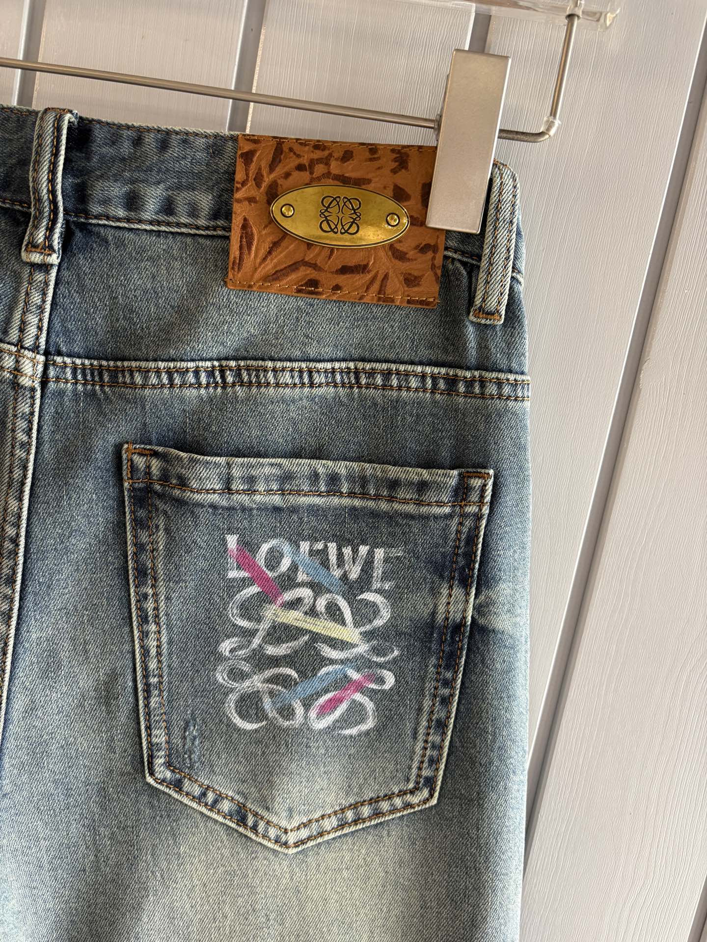 专柜🆕2026春夏设计推荐 热卖牛仔裤🆕柔软亲肤面料 奢华头层牛皮腰牌 经典蓝洗水 专柜限量款 奢华感订