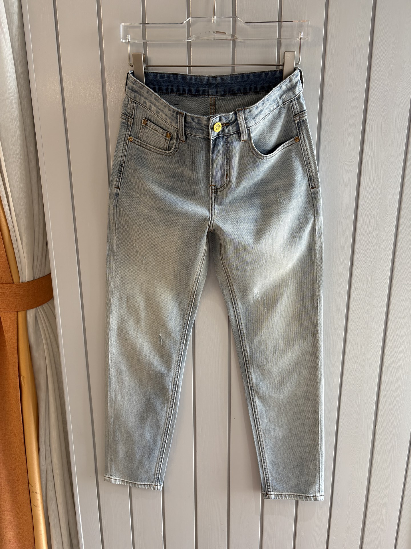 专柜🆕2026春夏设计推荐 热卖牛仔裤🆕柔软亲肤面料 奢华头层牛皮腰牌 经典蓝洗水 专柜限量款 奢华感订