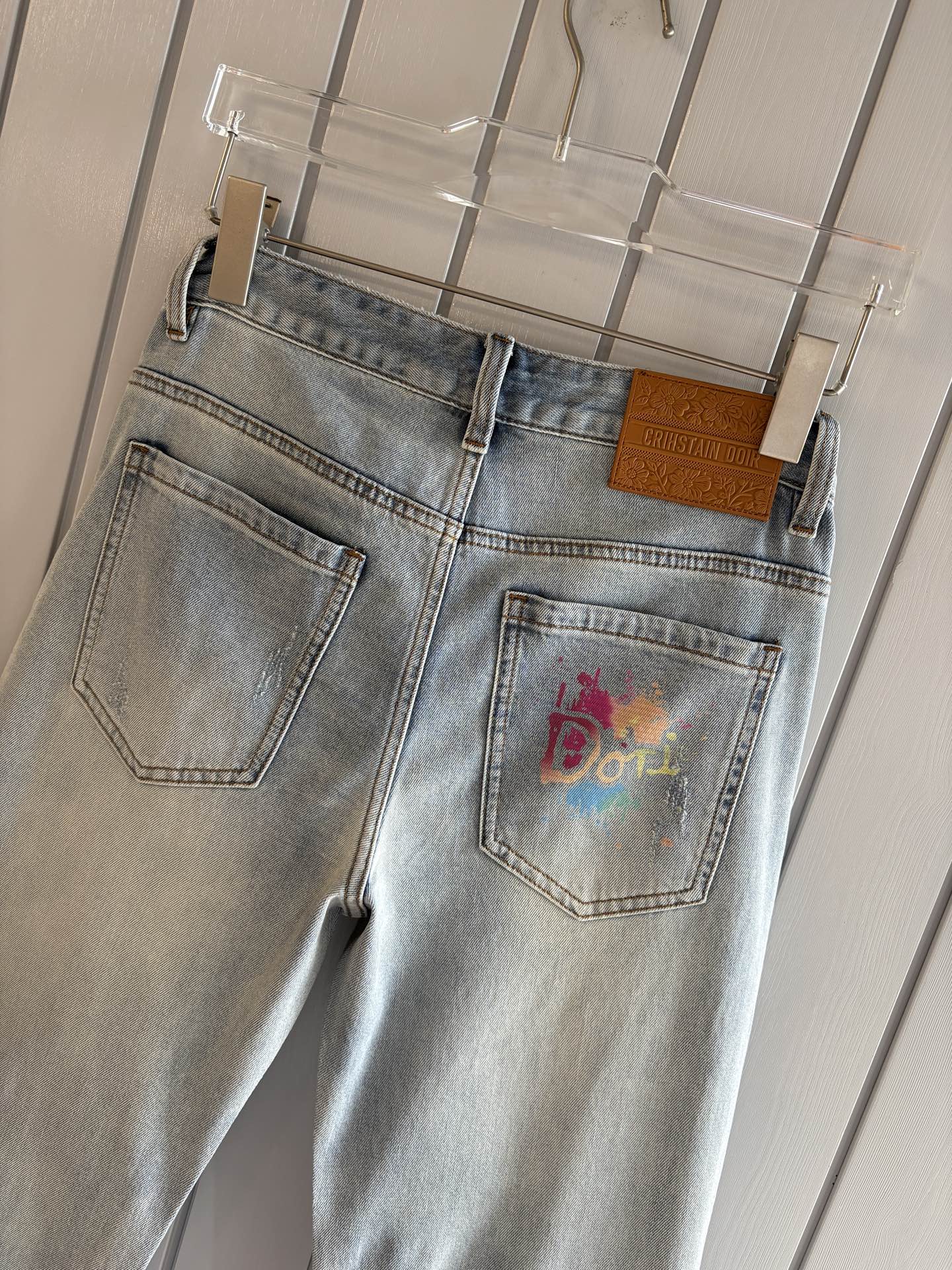 专柜🆕2026春夏设计推荐 热卖牛仔裤🆕柔软亲肤面料 奢华头层牛皮腰牌 经典蓝洗水 专柜限量款 奢华感订