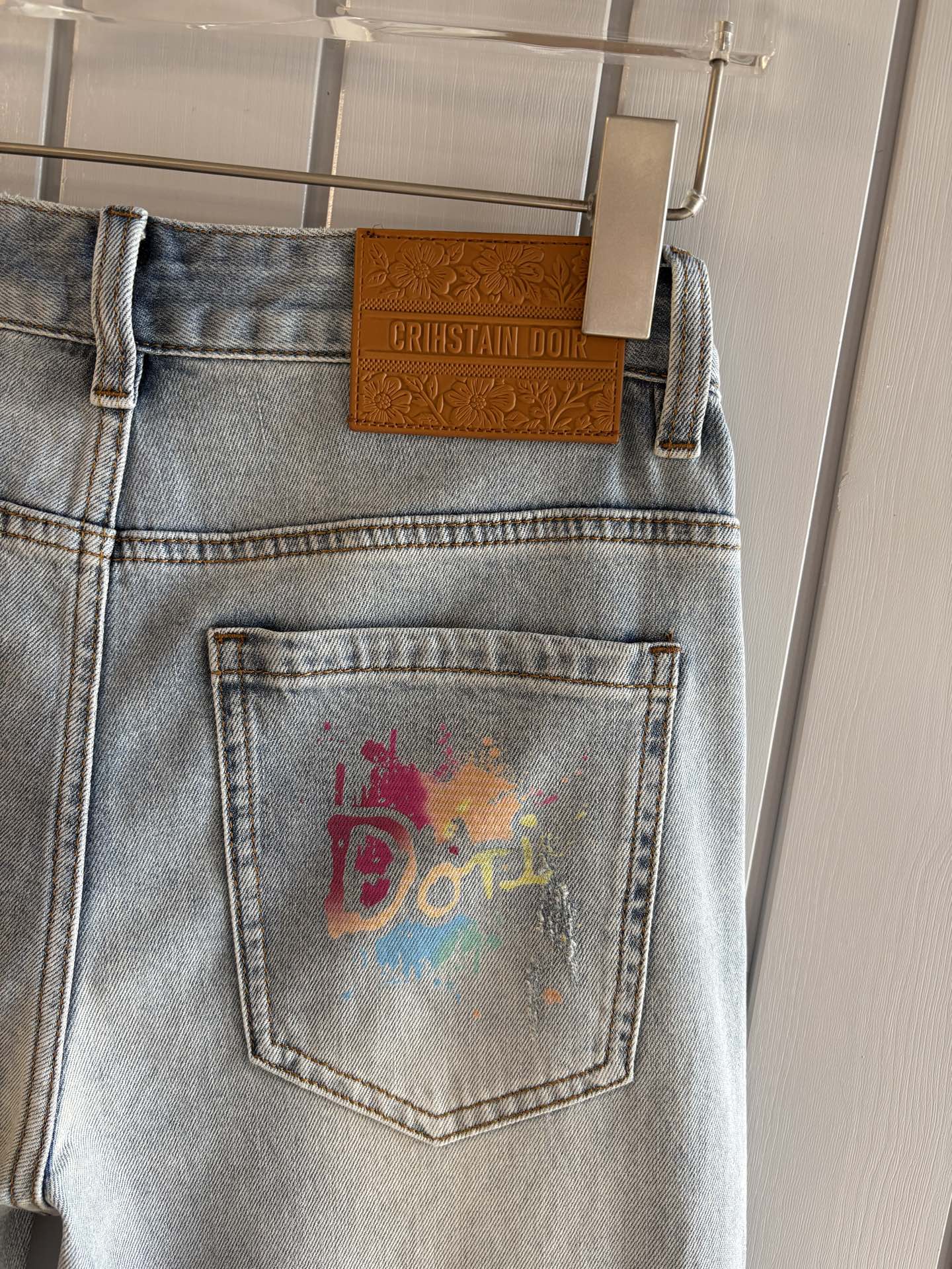 专柜🆕2026春夏设计推荐 热卖牛仔裤🆕柔软亲肤面料 奢华头层牛皮腰牌 经典蓝洗水 专柜限量款 奢华感订