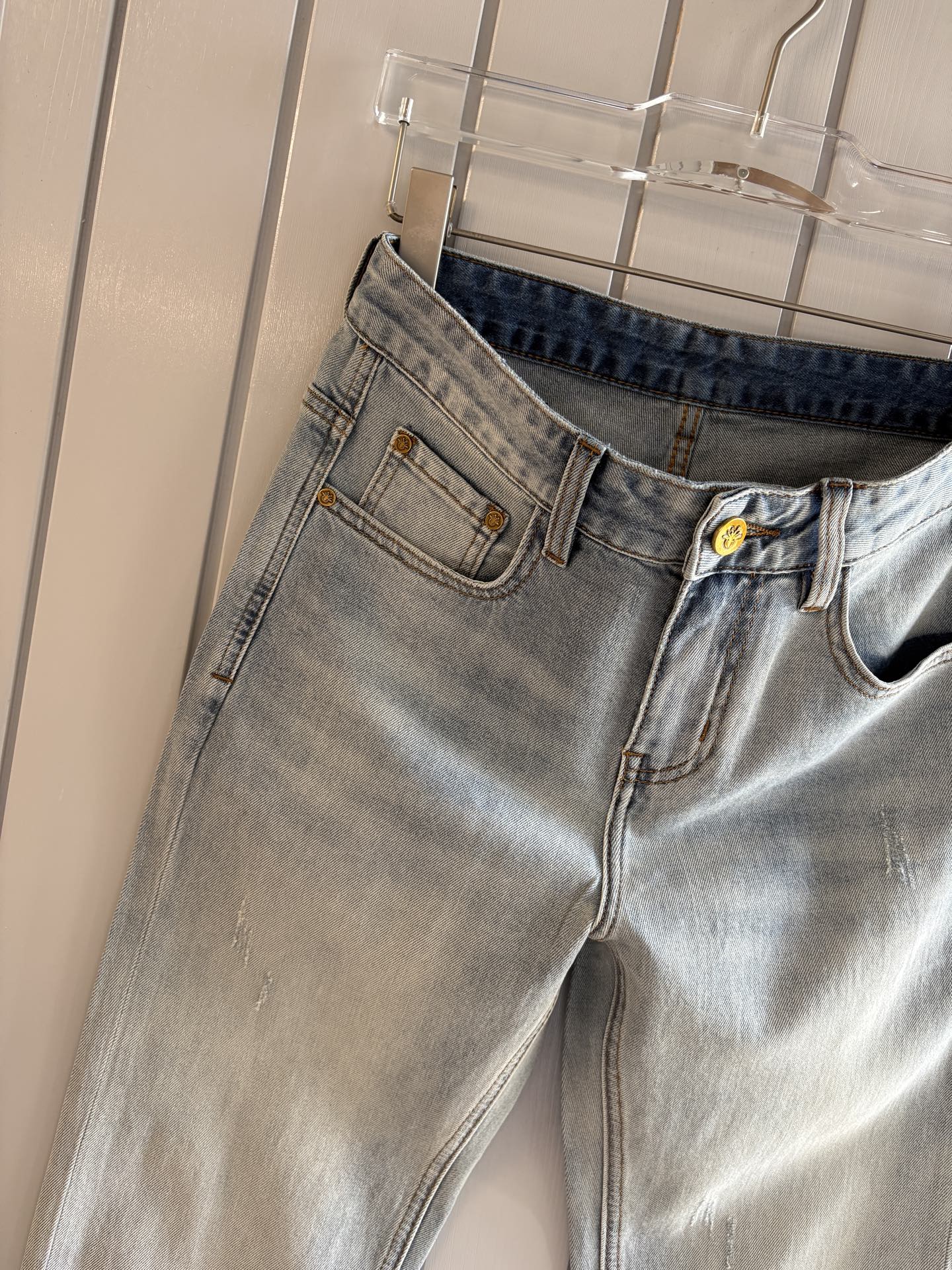 专柜🆕2026春夏设计推荐 热卖牛仔裤🆕柔软亲肤面料 奢华头层牛皮腰牌 经典蓝洗水 专柜限量款 奢华感订