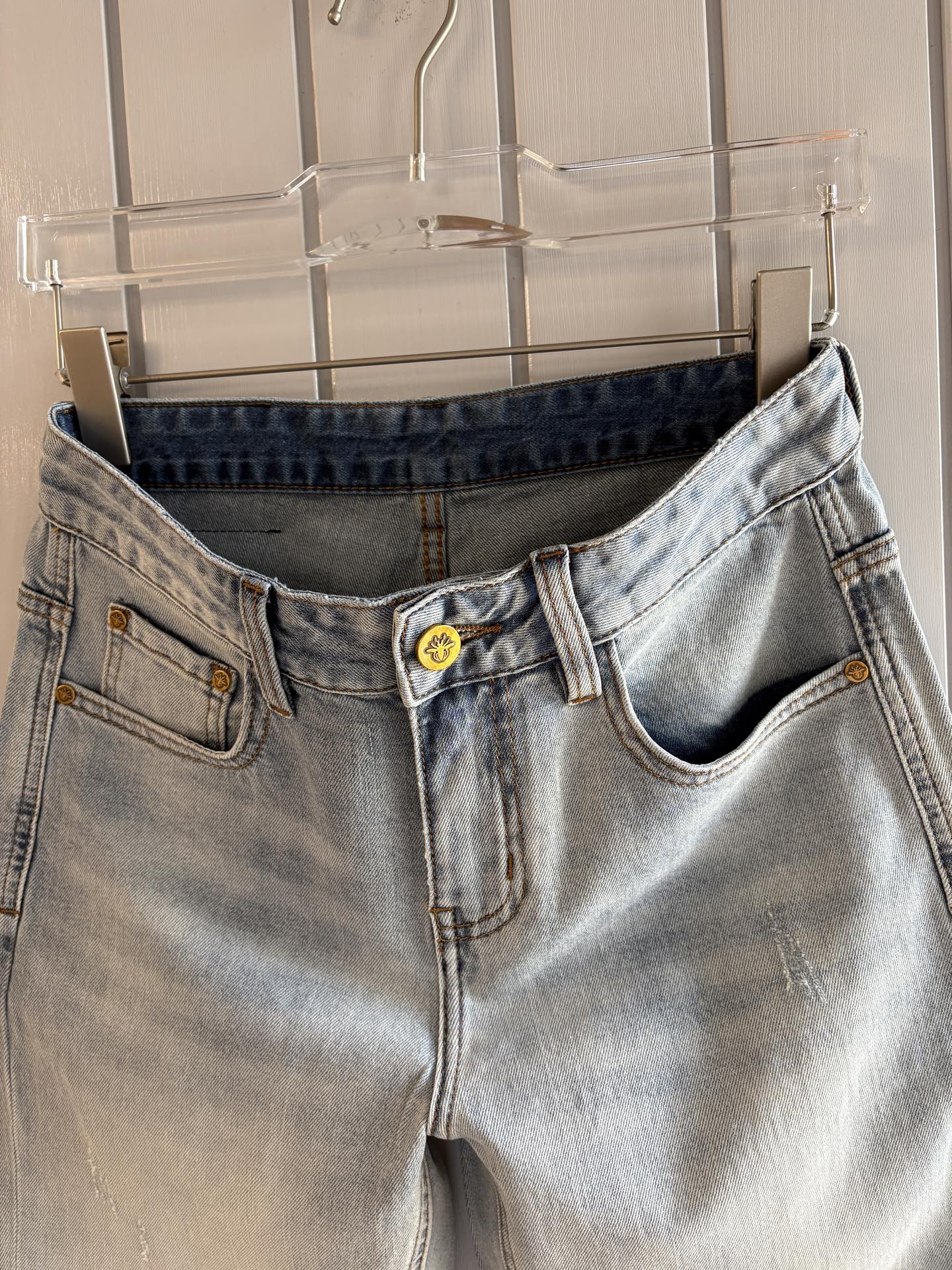 专柜🆕2026春夏设计推荐 热卖牛仔裤🆕柔软亲肤面料 奢华头层牛皮腰牌 经典蓝洗水 专柜限量款 奢华感订