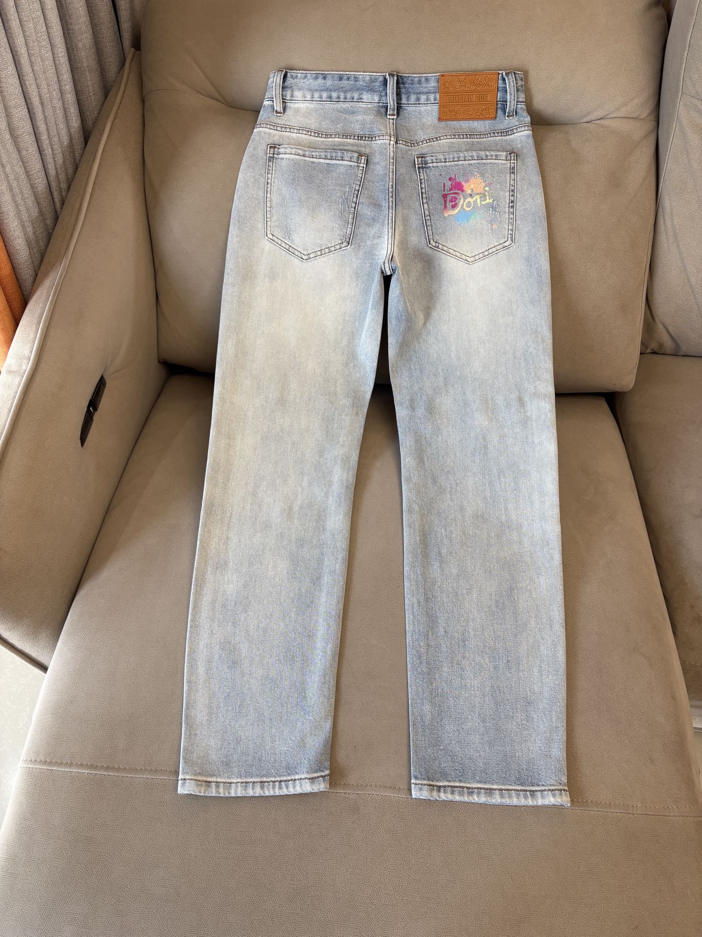 专柜🆕2026春夏设计推荐 热卖牛仔裤🆕柔软亲肤面料 奢华头层牛皮腰牌 经典蓝洗水 专柜限量款 奢华感订