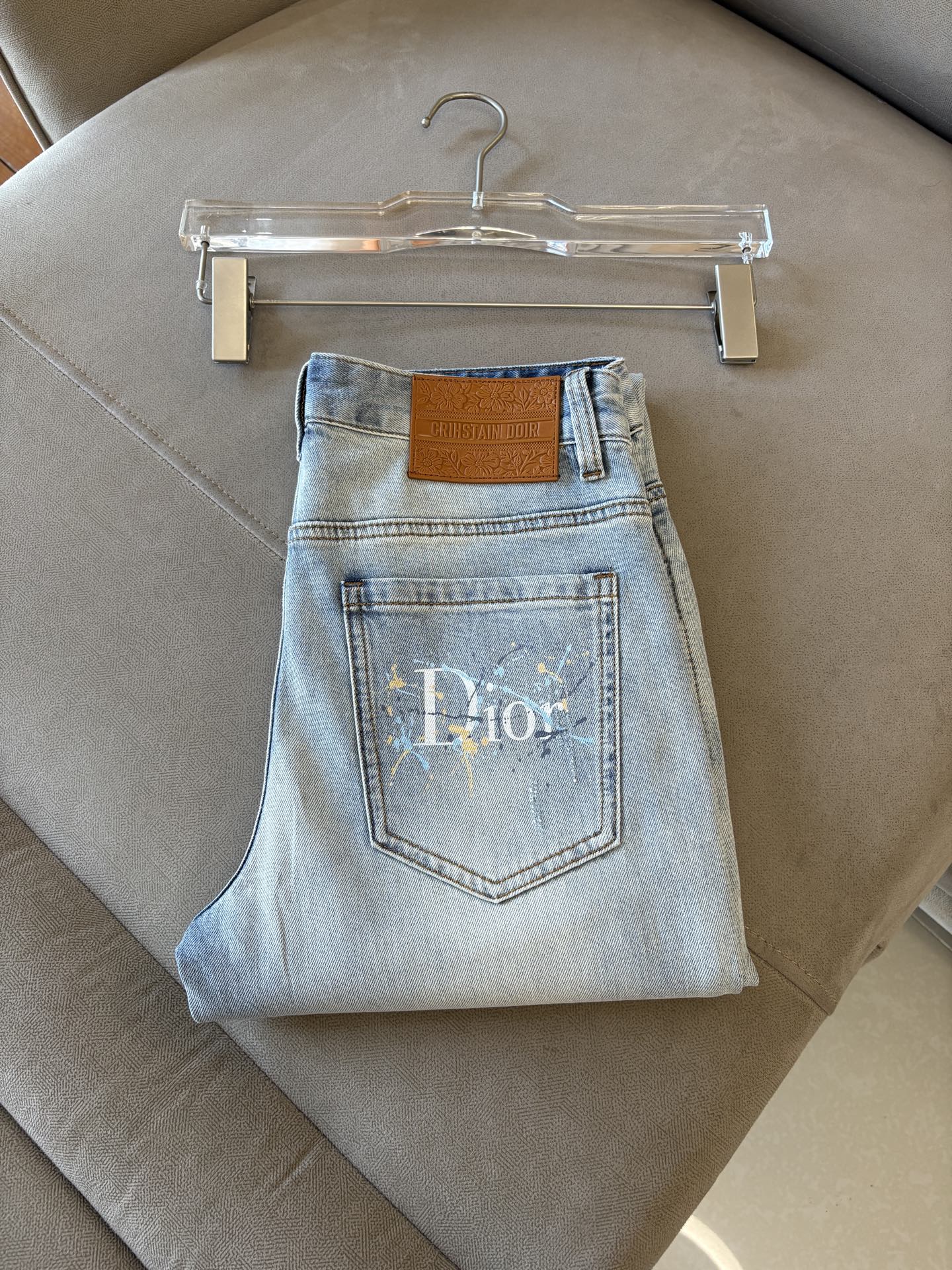 专柜🆕2026春夏设计推荐 热卖牛仔裤🆕柔软亲肤面料 奢华头层牛皮腰牌 经典蓝洗水 专柜限量款 奢华感订