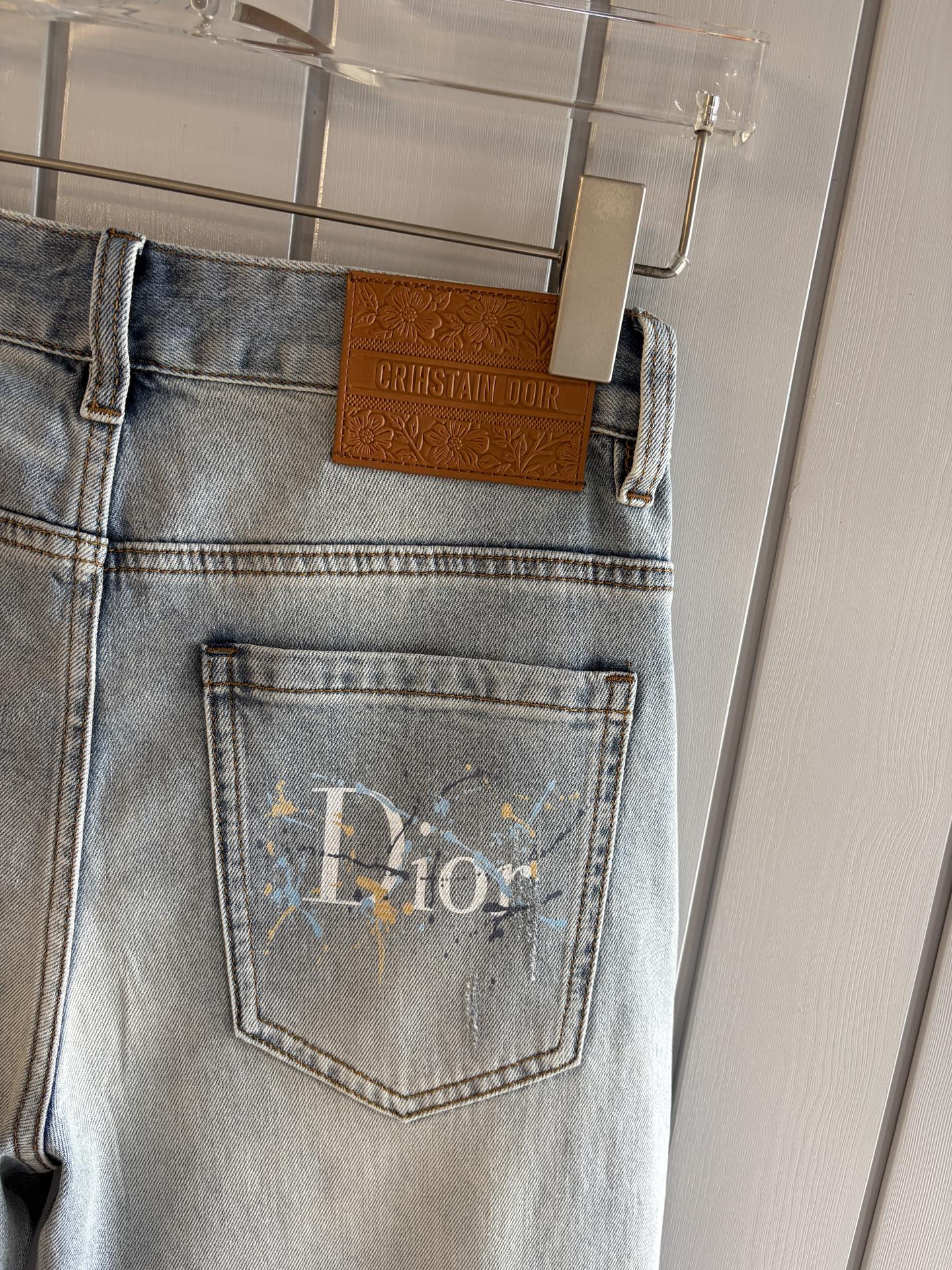 专柜🆕2026春夏设计推荐 热卖牛仔裤🆕柔软亲肤面料 奢华头层牛皮腰牌 经典蓝洗水 专柜限量款 奢华感订