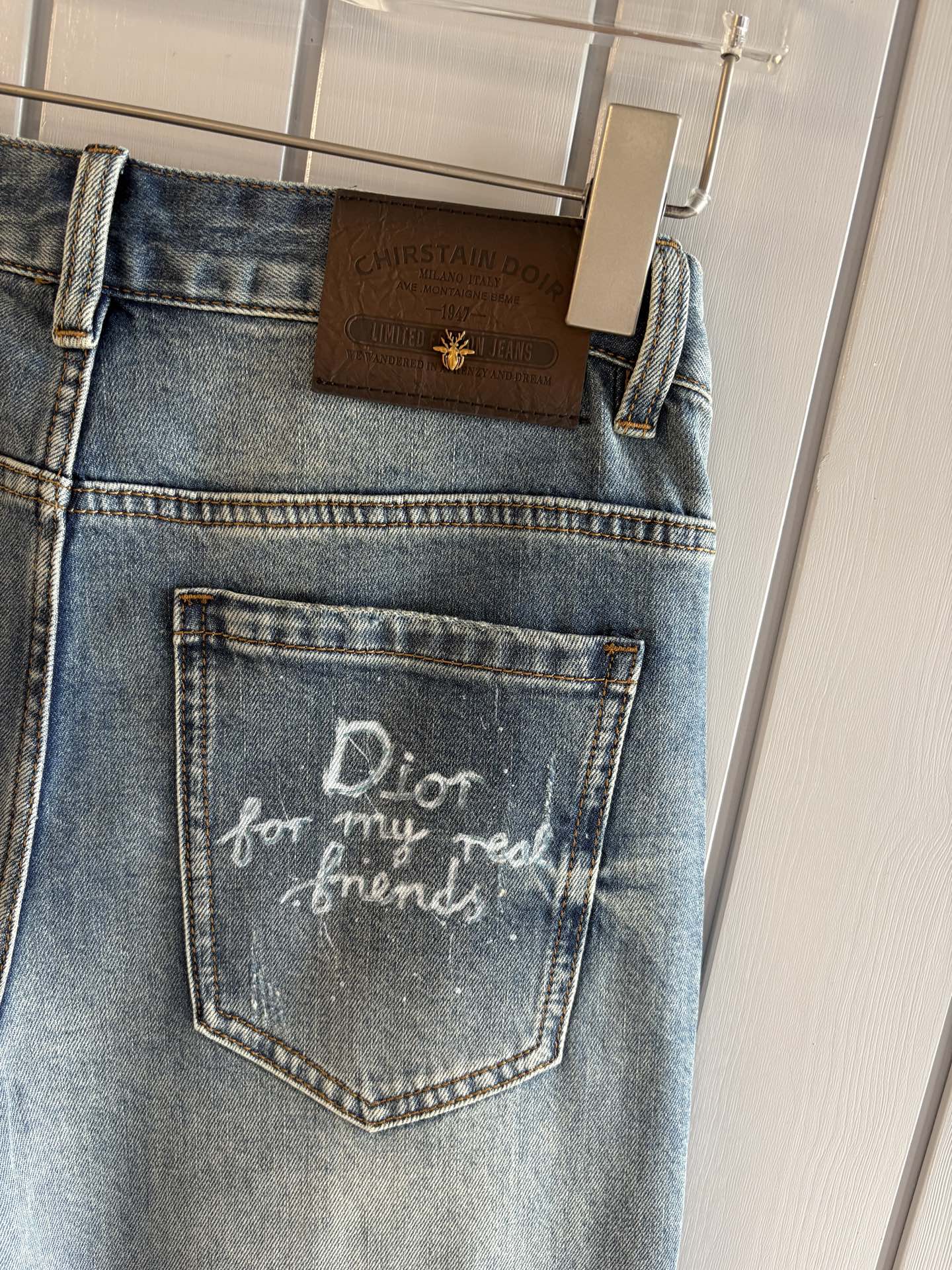 专柜🆕2026春夏设计推荐 热卖牛仔裤🆕柔软亲肤面料 奢华头层牛皮腰牌 经典蓝洗水 专柜限量款 奢华感订